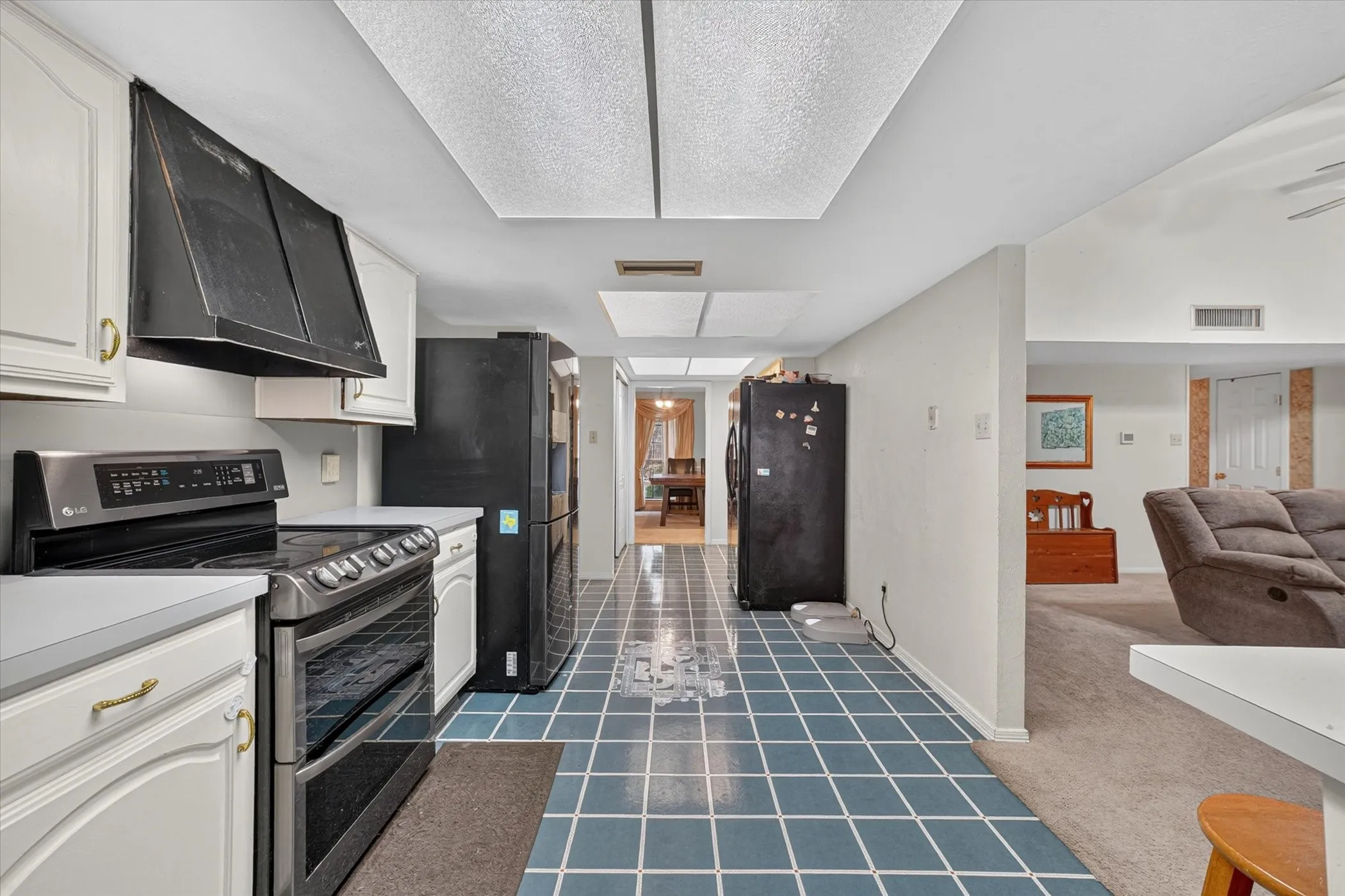 Single Family Residence For Sale in Dallas County , 6217 Fallbrook Drive, Garland, Texas 75043, 3 Bedroom, 2 Bathroom, 2 Garage spaces, 1,988 Sqft, built in 1977, mls#21370964, Real Estate Agent in Garland, Homes For Sale in Dallas county, Homes For Sale in Garland, Realtor in Garland Texas, Real Estate Brokerage Independent Realty Texas, Luminita Cordes Realtor
