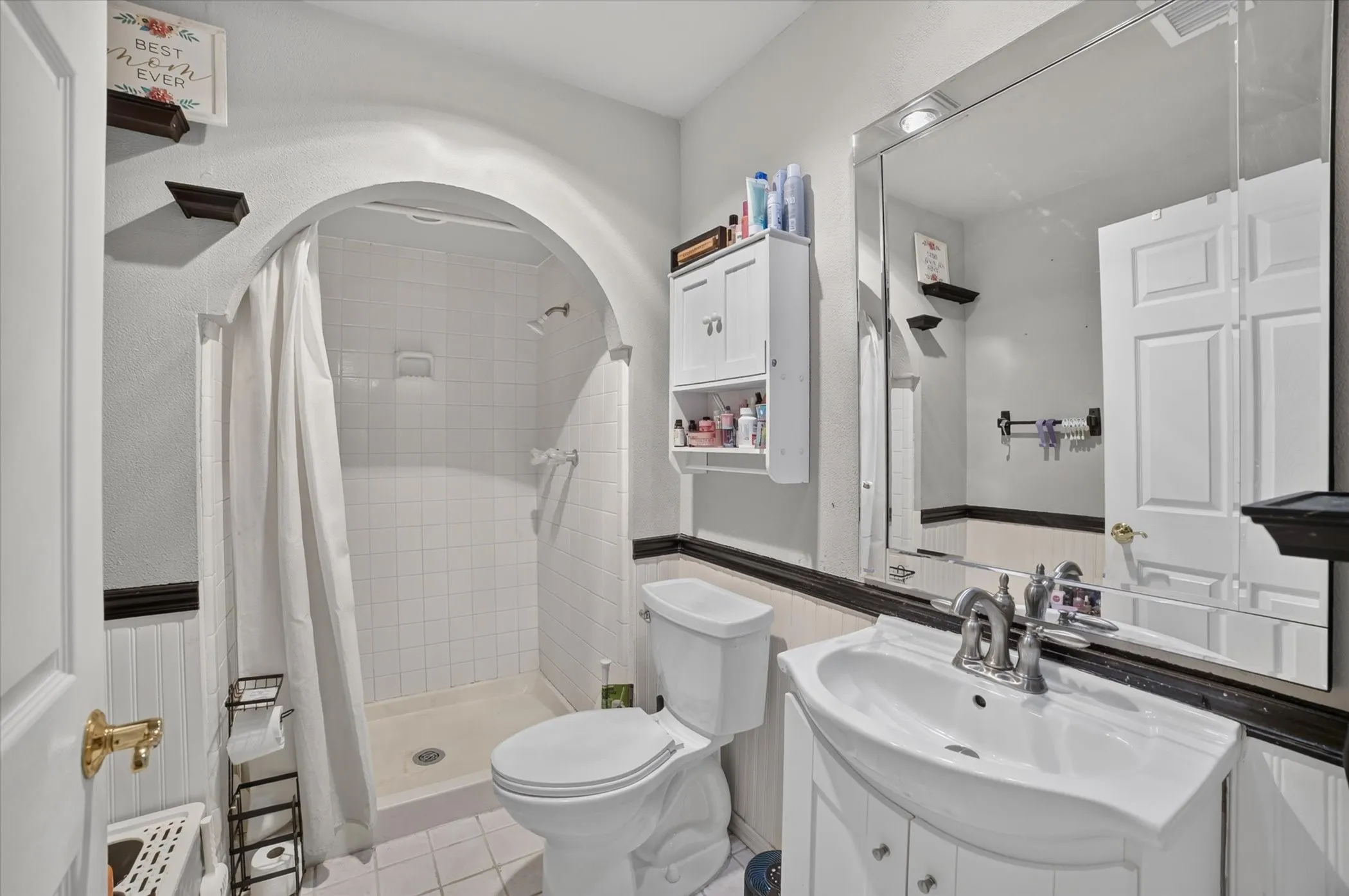Single Family Residence For Sale in Dallas County , 6217 Fallbrook Drive, Garland, Texas 75043, 3 Bedroom, 2 Bathroom, 2 Garage spaces, 1,988 Sqft, built in 1977, mls#21370964, Real Estate Agent in Garland, Homes For Sale in Dallas county, Homes For Sale in Garland, Realtor in Garland Texas, Real Estate Brokerage Independent Realty Texas, Luminita Cordes Realtor