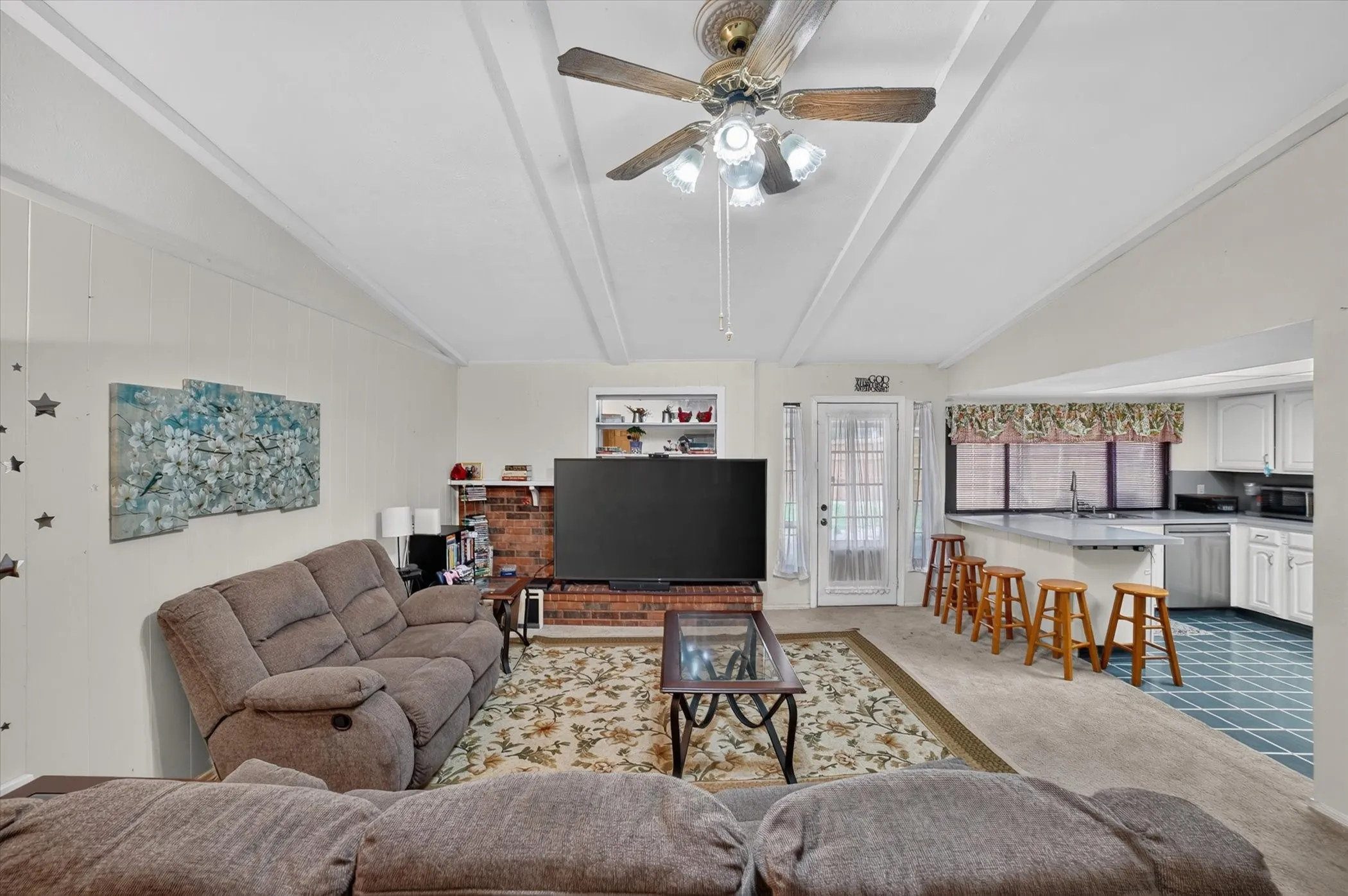 Single Family Residence For Sale in Dallas County , 6217 Fallbrook Drive, Garland, Texas 75043, 3 Bedroom, 2 Bathroom, 2 Garage spaces, 1,988 Sqft, built in 1977, mls#21370964, Real Estate Agent in Garland, Homes For Sale in Dallas county, Homes For Sale in Garland, Realtor in Garland Texas, Real Estate Brokerage Independent Realty Texas, Luminita Cordes Realtor