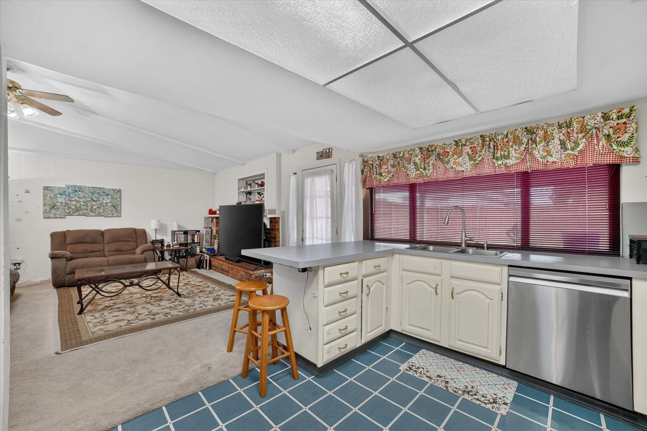 Single Family Residence For Sale in Dallas County , 6217 Fallbrook Drive, Garland, Texas 75043, 3 Bedroom, 2 Bathroom, 2 Garage spaces, 1,988 Sqft, built in 1977, mls#21370964, Real Estate Agent in Garland, Homes For Sale in Dallas county, Homes For Sale in Garland, Realtor in Garland Texas, Real Estate Brokerage Independent Realty Texas, Luminita Cordes Realtor