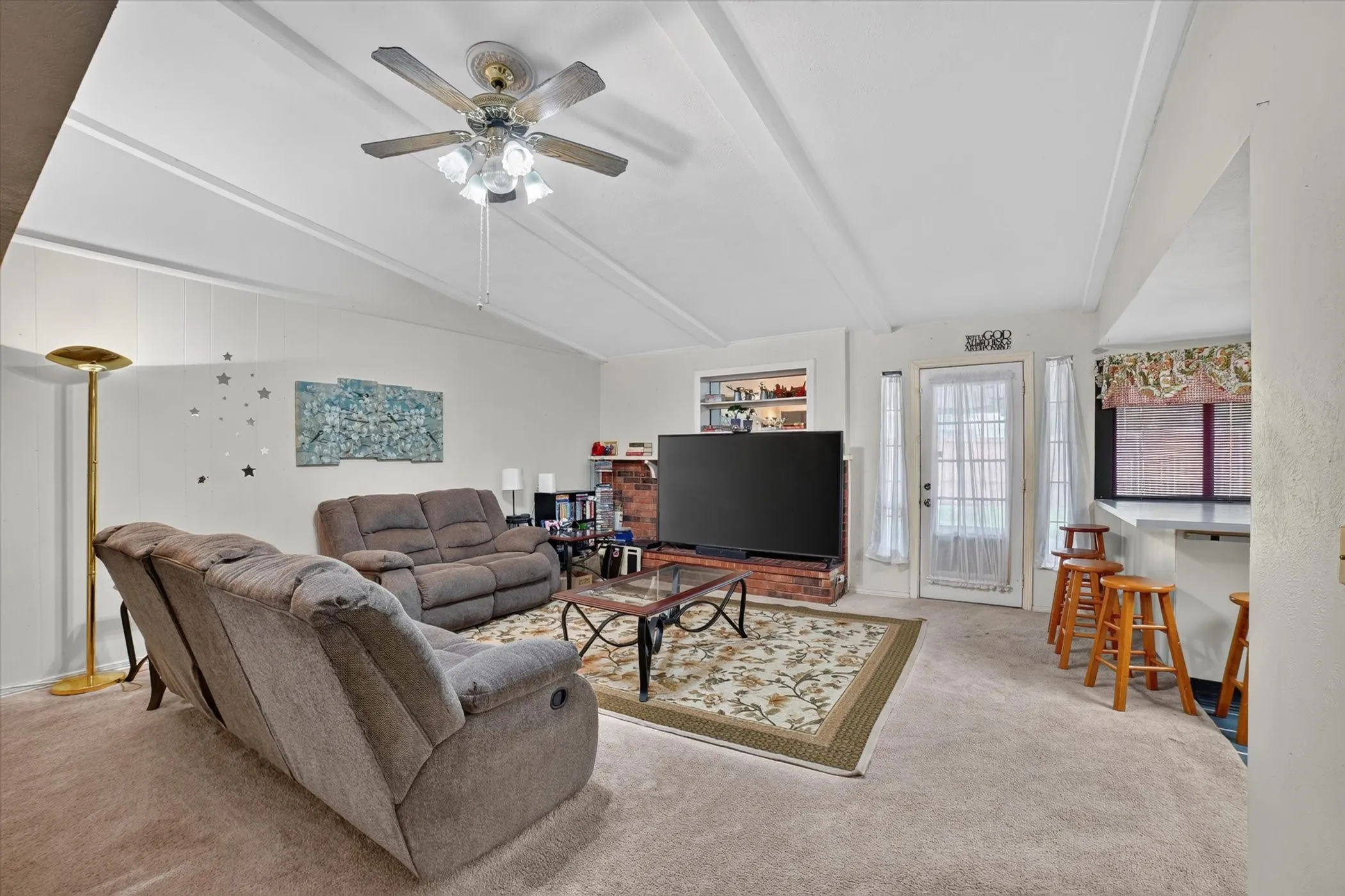 Single Family Residence For Sale in Dallas County , 6217 Fallbrook Drive, Garland, Texas 75043, 3 Bedroom, 2 Bathroom, 2 Garage spaces, 1,988 Sqft, built in 1977, mls#21370964, Real Estate Agent in Garland, Homes For Sale in Dallas county, Homes For Sale in Garland, Realtor in Garland Texas, Real Estate Brokerage Independent Realty Texas, Luminita Cordes Realtor