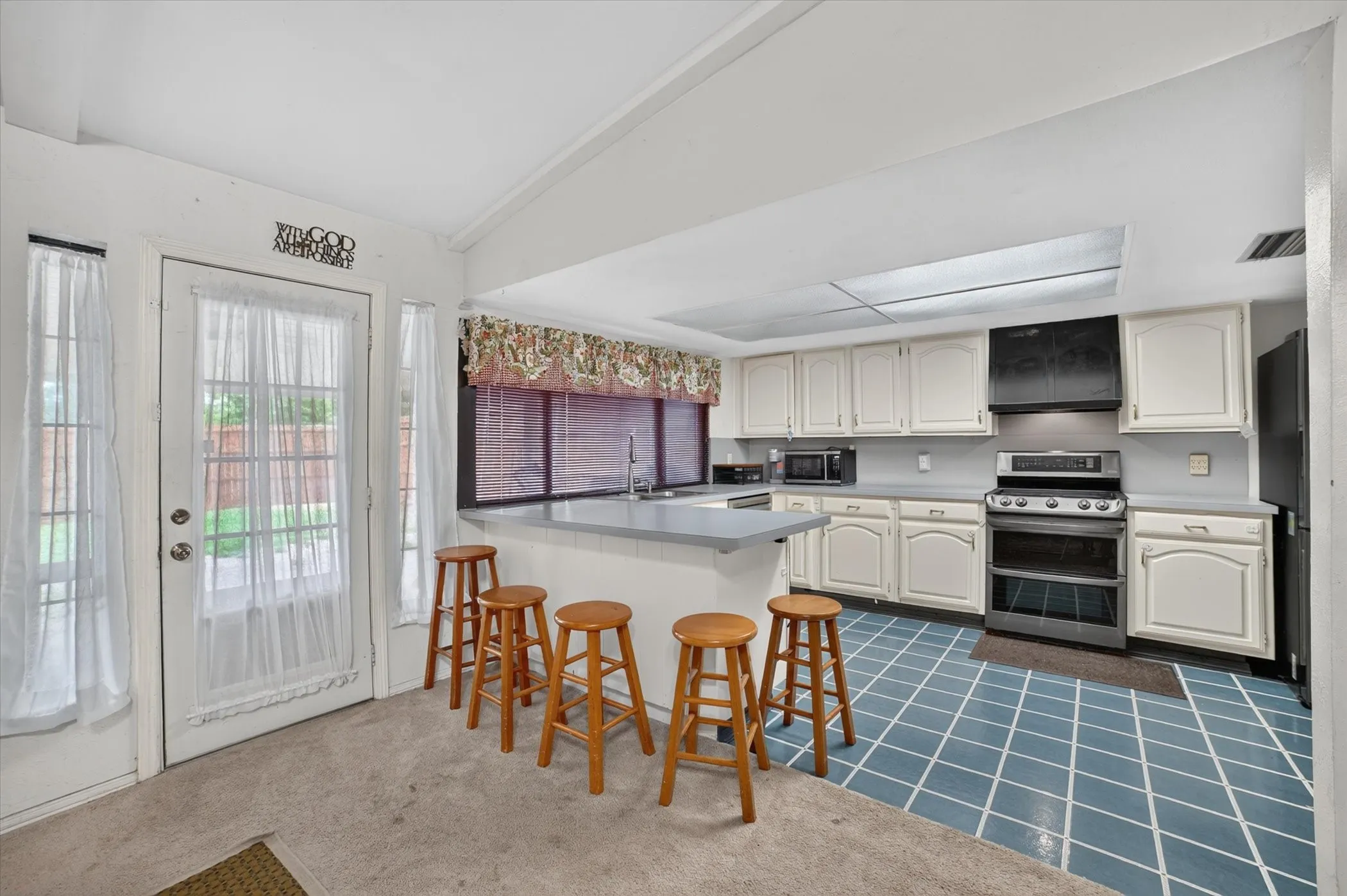 Single Family Residence For Sale in Dallas County , 6217 Fallbrook Drive, Garland, Texas 75043, 3 Bedroom, 2 Bathroom, 2 Garage spaces, 1,988 Sqft, built in 1977, mls#21370964, Real Estate Agent in Garland, Homes For Sale in Dallas county, Homes For Sale in Garland, Realtor in Garland Texas, Real Estate Brokerage Independent Realty Texas, Luminita Cordes Realtor
