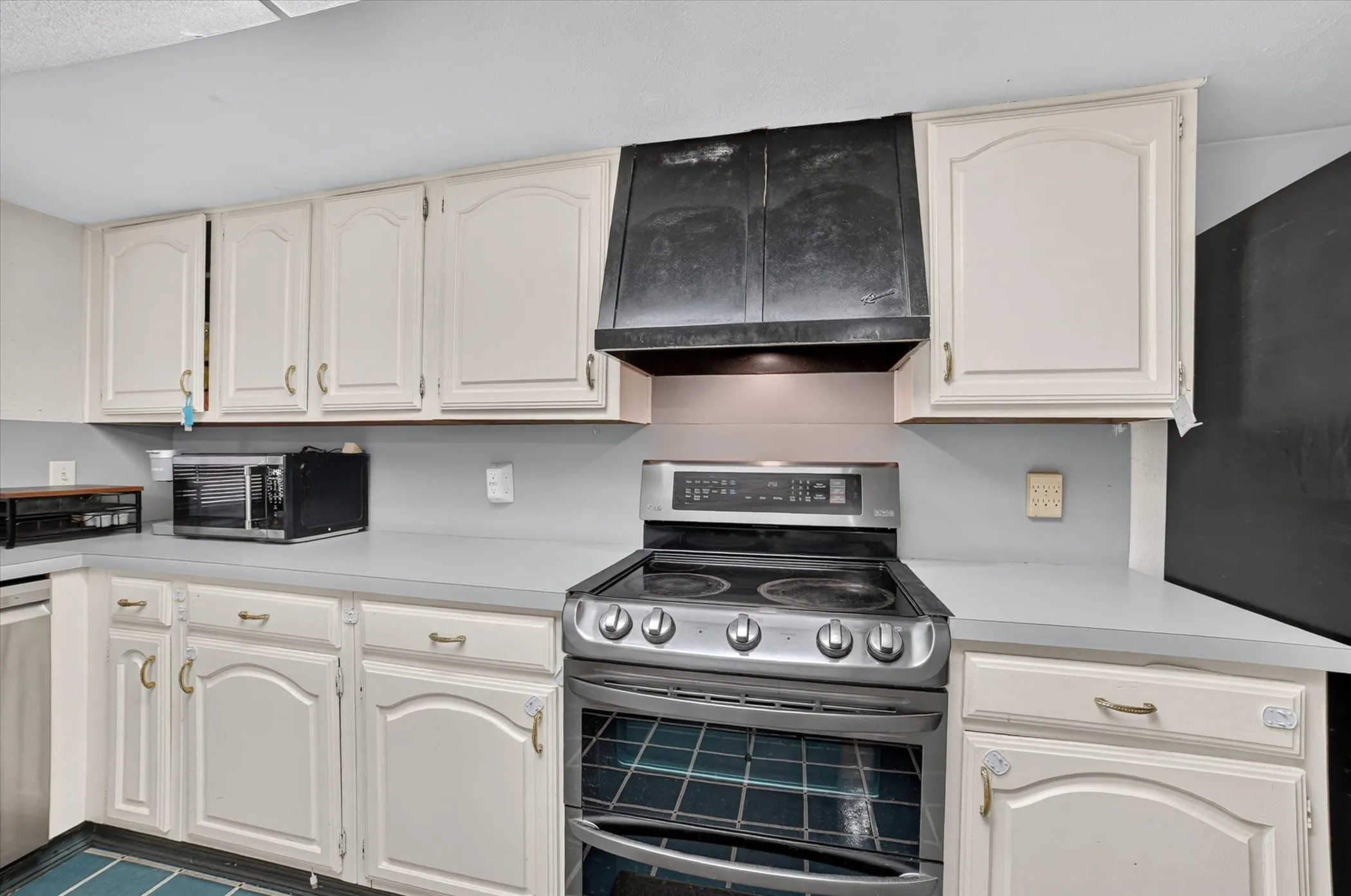 Single Family Residence For Sale in Dallas County , 6217 Fallbrook Drive, Garland, Texas 75043, 3 Bedroom, 2 Bathroom, 2 Garage spaces, 1,988 Sqft, built in 1977, mls#21370964, Real Estate Agent in Garland, Homes For Sale in Dallas county, Homes For Sale in Garland, Realtor in Garland Texas, Real Estate Brokerage Independent Realty Texas, Luminita Cordes Realtor