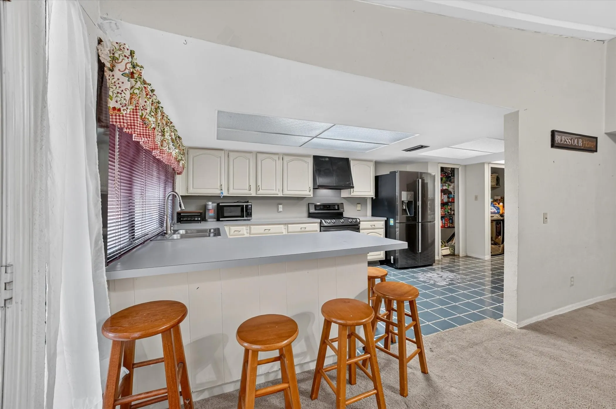 Single Family Residence For Sale in Dallas County , 6217 Fallbrook Drive, Garland, Texas 75043, 3 Bedroom, 2 Bathroom, 2 Garage spaces, 1,988 Sqft, built in 1977, mls#21370964, Real Estate Agent in Garland, Homes For Sale in Dallas county, Homes For Sale in Garland, Realtor in Garland Texas, Real Estate Brokerage Independent Realty Texas, Luminita Cordes Realtor