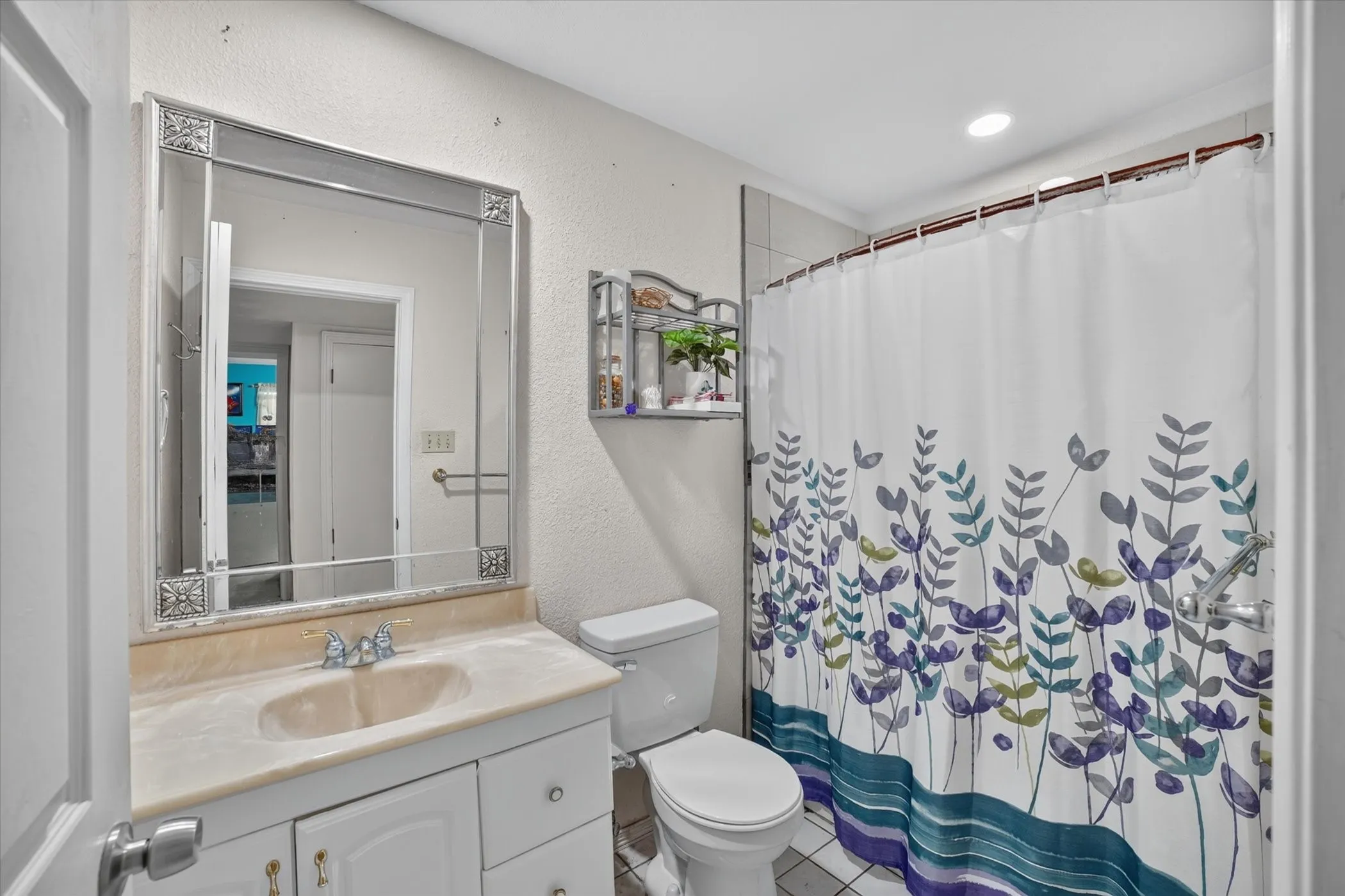 Single Family Residence For Sale in Dallas County , 6217 Fallbrook Drive, Garland, Texas 75043, 3 Bedroom, 2 Bathroom, 2 Garage spaces, 1,988 Sqft, built in 1977, mls#21370964, Real Estate Agent in Garland, Homes For Sale in Dallas county, Homes For Sale in Garland, Realtor in Garland Texas, Real Estate Brokerage Independent Realty Texas, Luminita Cordes Realtor