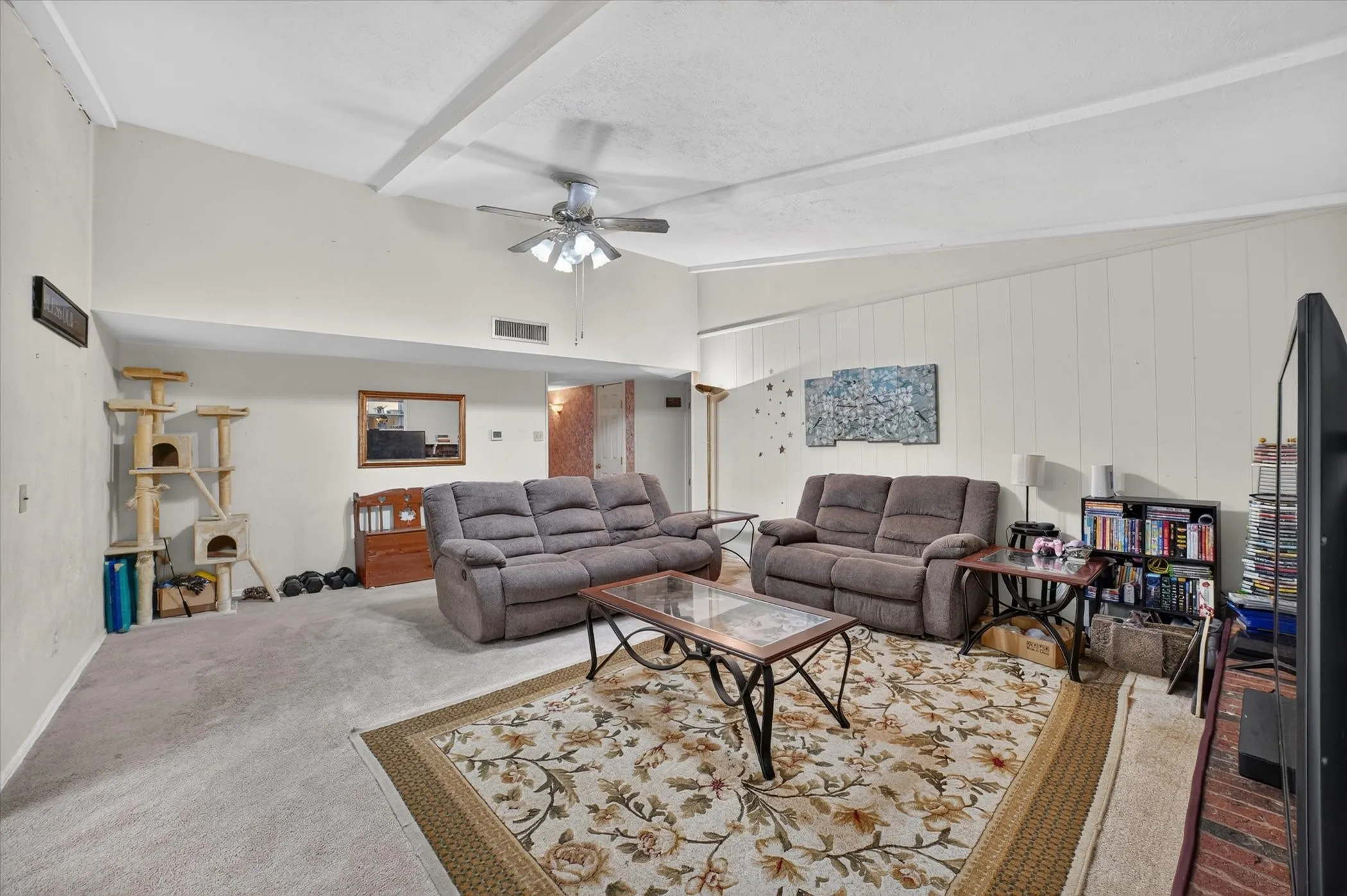 Single Family Residence For Sale in Dallas County , 6217 Fallbrook Drive, Garland, Texas 75043, 3 Bedroom, 2 Bathroom, 2 Garage spaces, 1,988 Sqft, built in 1977, mls#21370964, Real Estate Agent in Garland, Homes For Sale in Dallas county, Homes For Sale in Garland, Realtor in Garland Texas, Real Estate Brokerage Independent Realty Texas, Luminita Cordes Realtor