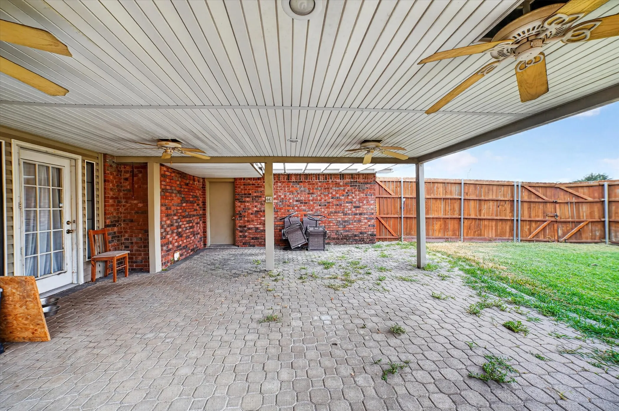 Single Family Residence For Sale in Dallas County , 6217 Fallbrook Drive, Garland, Texas 75043, 3 Bedroom, 2 Bathroom, 2 Garage spaces, 1,988 Sqft, built in 1977, mls#21370964, Real Estate Agent in Garland, Homes For Sale in Dallas county, Homes For Sale in Garland, Realtor in Garland Texas, Real Estate Brokerage Independent Realty Texas, Luminita Cordes Realtor