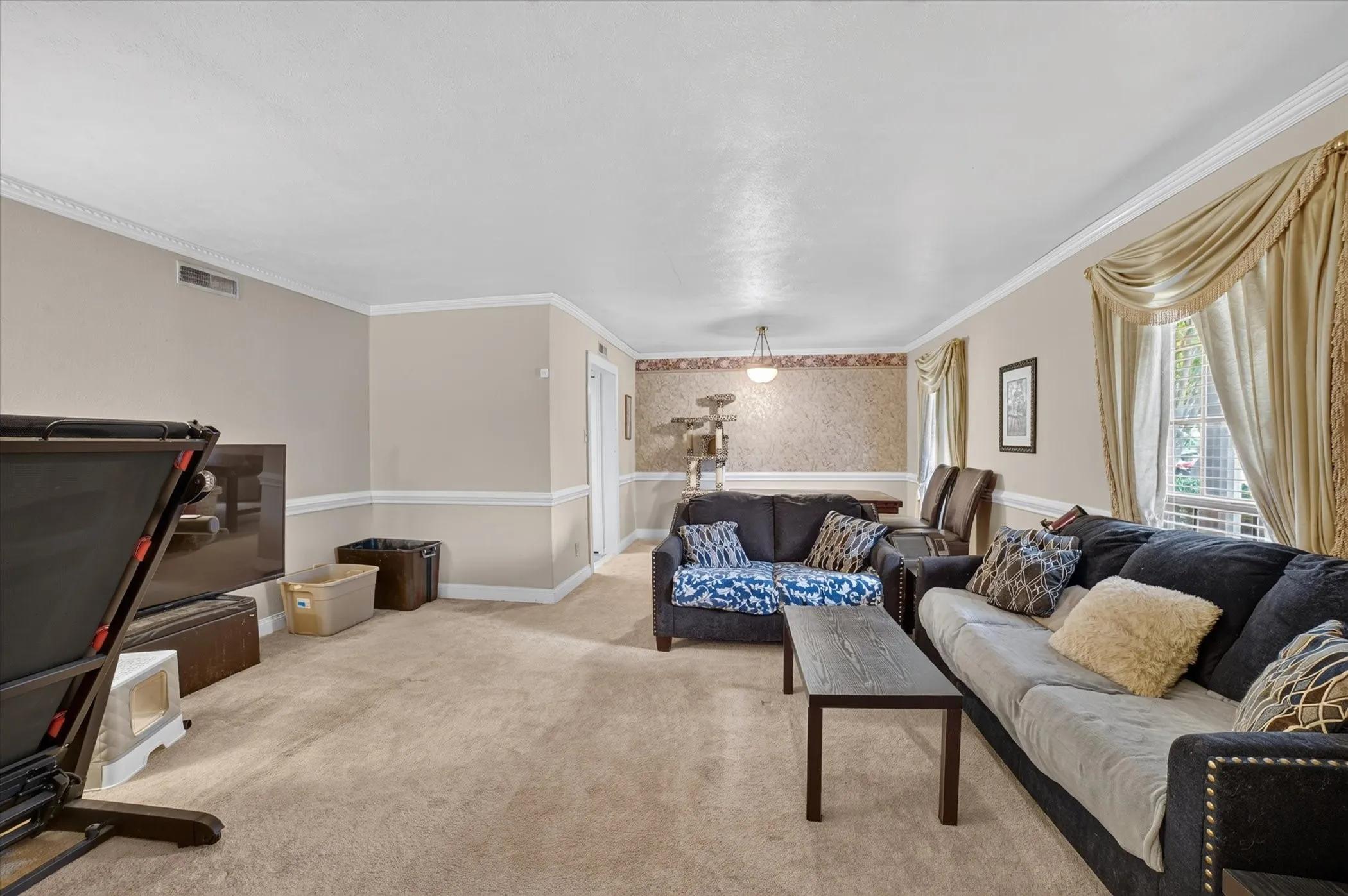 Single Family Residence For Sale in Dallas County , 6217 Fallbrook Drive, Garland, Texas 75043, 3 Bedroom, 2 Bathroom, 2 Garage spaces, 1,988 Sqft, built in 1977, mls#21370964, Real Estate Agent in Garland, Homes For Sale in Dallas county, Homes For Sale in Garland, Realtor in Garland Texas, Real Estate Brokerage Independent Realty Texas, Luminita Cordes Realtor