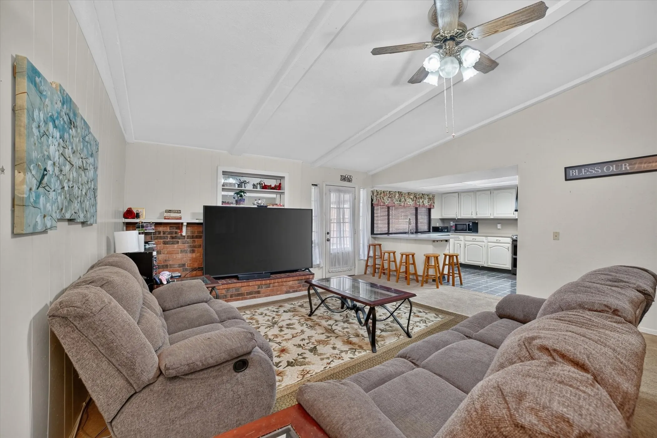 Single Family Residence For Sale in Dallas County , 6217 Fallbrook Drive, Garland, Texas 75043, 3 Bedroom, 2 Bathroom, 2 Garage spaces, 1,988 Sqft, built in 1977, mls#21370964, Real Estate Agent in Garland, Homes For Sale in Dallas county, Homes For Sale in Garland, Realtor in Garland Texas, Real Estate Brokerage Independent Realty Texas, Luminita Cordes Realtor
