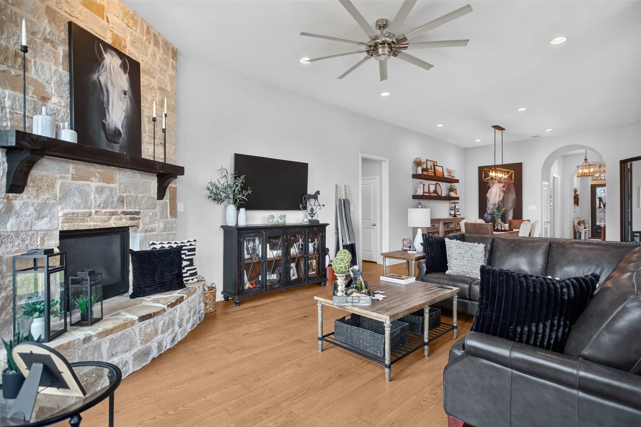 Single Family Residence For Sale in Kaufman County , 1123 Highgate Road, Forney, Texas 75126, 3 Bedroom, 2 Bathroom, 2 Garage spaces, 2,553 Sqft, built in 2016, mls#21370868, Real Estate Agent in Forney, Homes For Sale in Kaufman county, Homes For Sale in Forney, Realtor in Forney Texas, Real Estate Brokerage Independent Realty Texas, Luminita Cordes Realtor