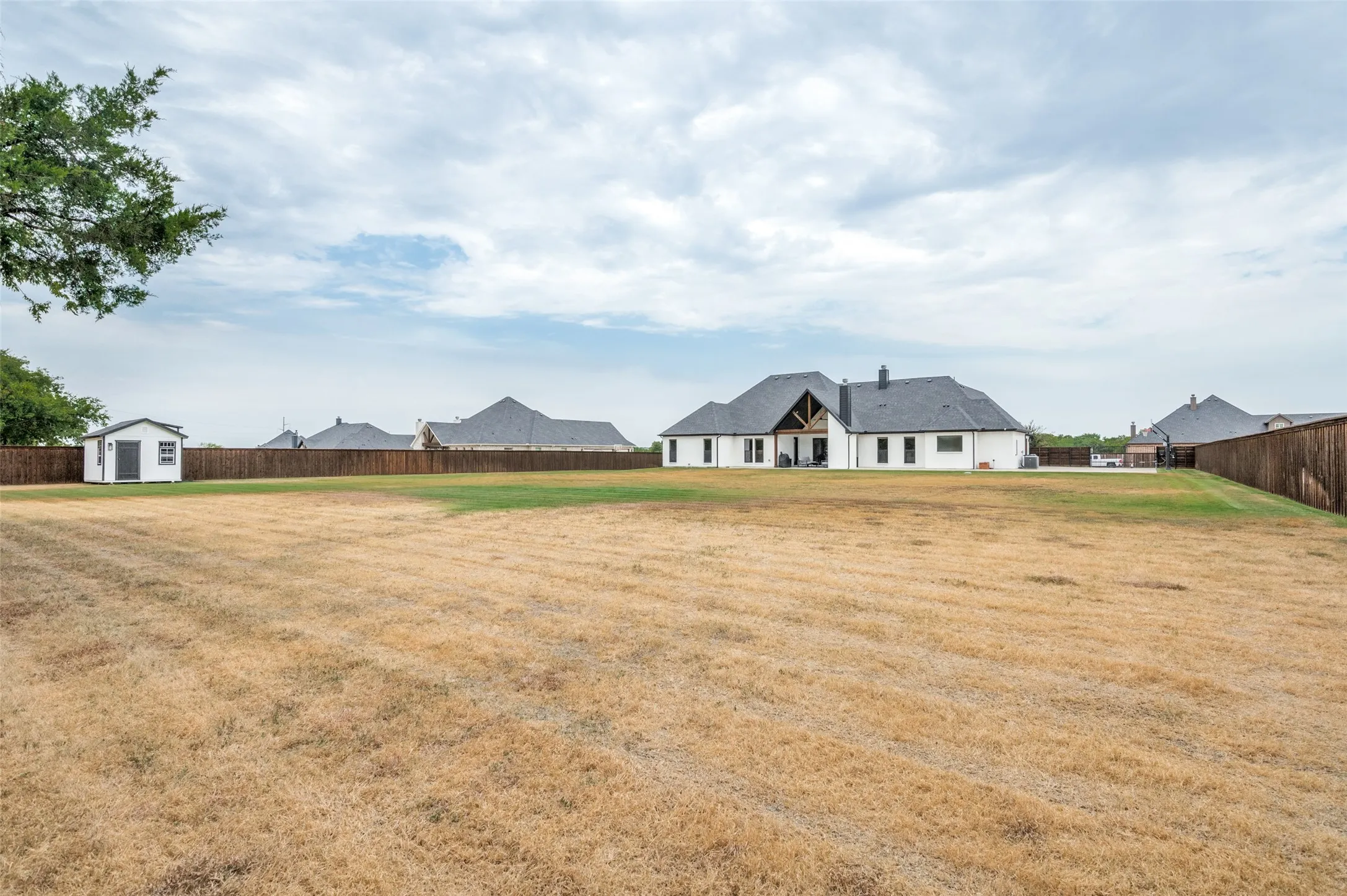 Single Family Residence For Sale in Ellis County , 5850 Harper Drive, Midlothian, Texas 76065, 4 Bedroom, 4 Bathroom, 3 Garage spaces, 3,375 Sqft, built in 2021, mls#21371581, Real Estate Agent in Midlothian, Homes For Sale in Ellis county, Homes For Sale in Midlothian, Realtor in Midlothian Texas, Real Estate Brokerage Independent Realty Texas, Luminita Cordes Realtor