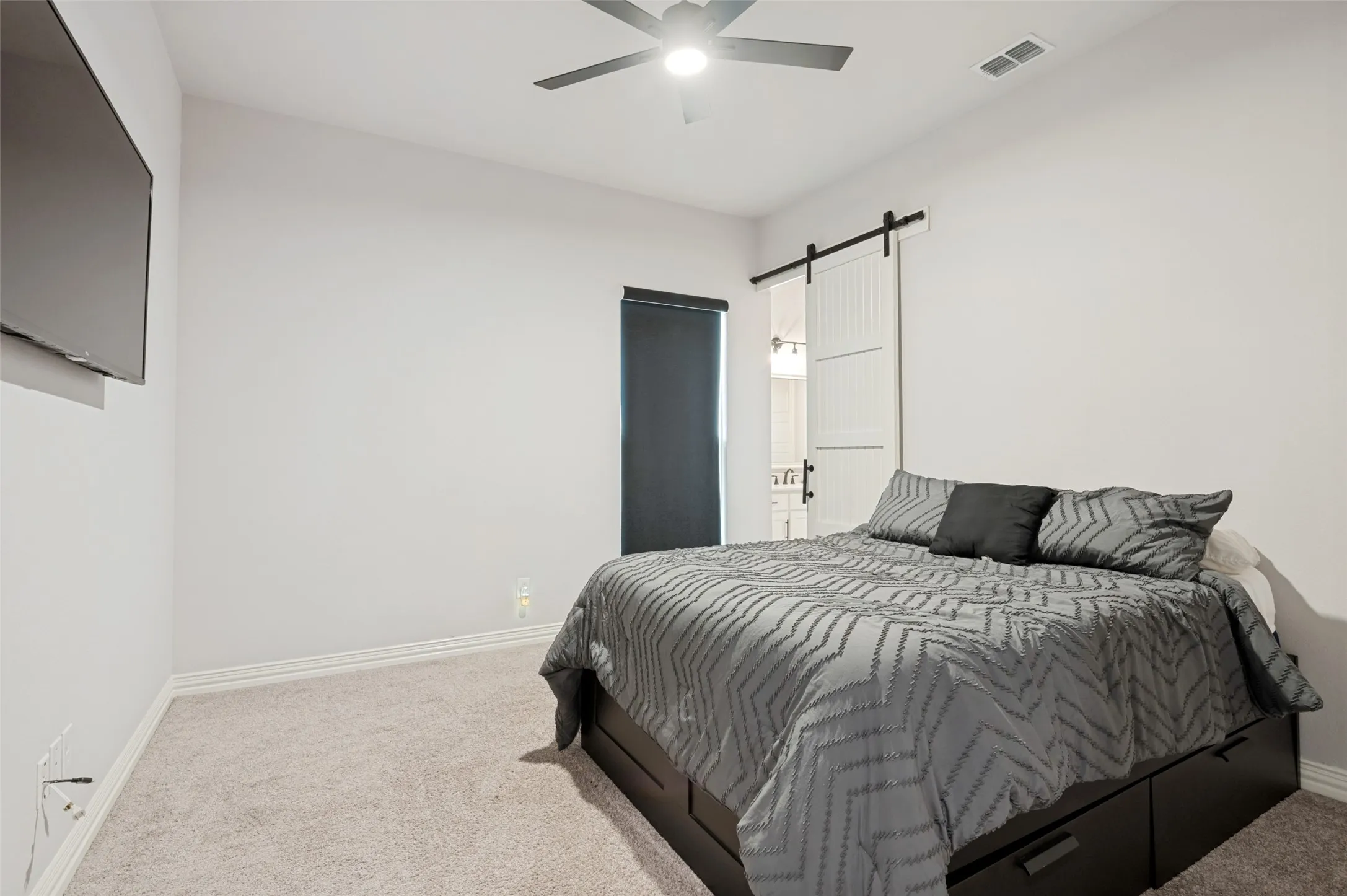 Single Family Residence For Sale in Ellis County , 5850 Harper Drive, Midlothian, Texas 76065, 4 Bedroom, 4 Bathroom, 3 Garage spaces, 3,375 Sqft, built in 2021, mls#21371581, Real Estate Agent in Midlothian, Homes For Sale in Ellis county, Homes For Sale in Midlothian, Realtor in Midlothian Texas, Real Estate Brokerage Independent Realty Texas, Luminita Cordes Realtor
