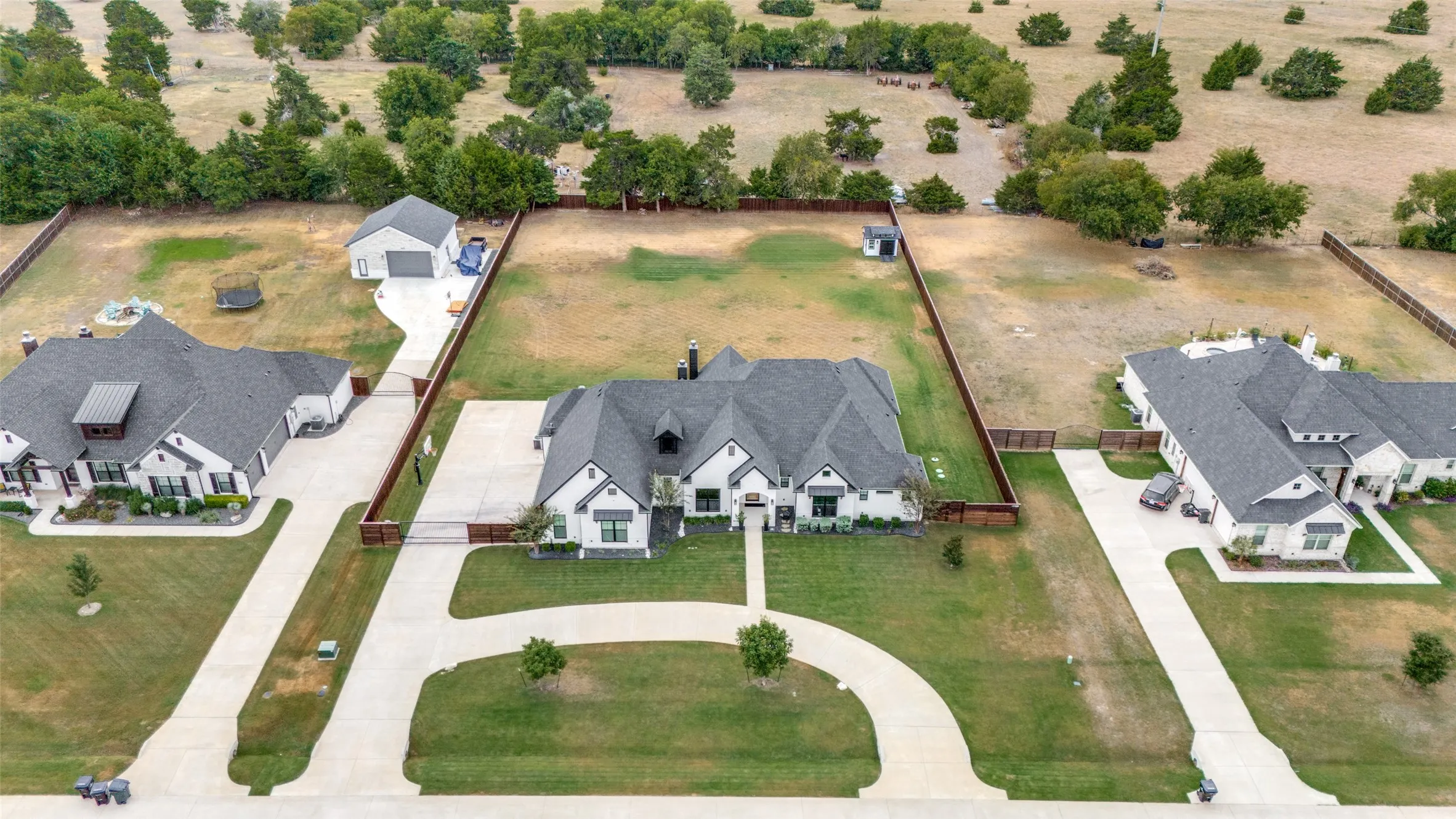 Single Family Residence For Sale in Ellis County , 5850 Harper Drive, Midlothian, Texas 76065, 4 Bedroom, 4 Bathroom, 3 Garage spaces, 3,375 Sqft, built in 2021, mls#21371581, Real Estate Agent in Midlothian, Homes For Sale in Ellis county, Homes For Sale in Midlothian, Realtor in Midlothian Texas, Real Estate Brokerage Independent Realty Texas, Luminita Cordes Realtor