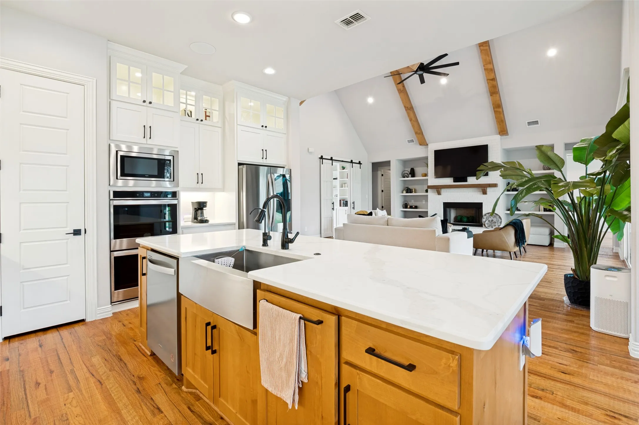 Single Family Residence For Sale in Ellis County , 5850 Harper Drive, Midlothian, Texas 76065, 4 Bedroom, 4 Bathroom, 3 Garage spaces, 3,375 Sqft, built in 2021, mls#21371581, Real Estate Agent in Midlothian, Homes For Sale in Ellis county, Homes For Sale in Midlothian, Realtor in Midlothian Texas, Real Estate Brokerage Independent Realty Texas, Luminita Cordes Realtor