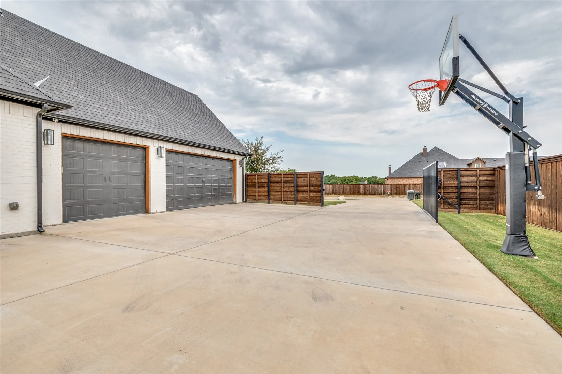 Single Family Residence For Sale in Ellis County , 5850 Harper Drive, Midlothian, Texas 76065, 4 Bedroom, 4 Bathroom, 3 Garage spaces, 3,375 Sqft, built in 2021, mls#21371581, Real Estate Agent in Midlothian, Homes For Sale in Ellis county, Homes For Sale in Midlothian, Realtor in Midlothian Texas, Real Estate Brokerage Independent Realty Texas, Luminita Cordes Realtor