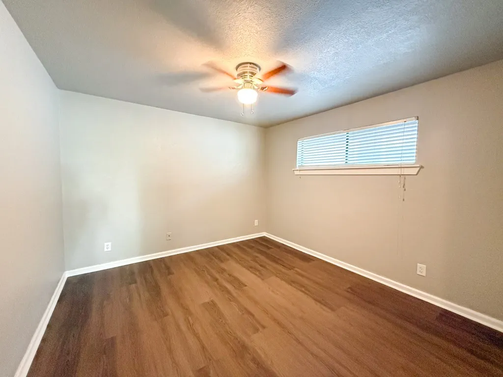 Apartment For Rent in Dallas County , 808 Blaylock Drive 201, Dallas, Texas 75203, 2 Bedroom, 1 Bathroom, Garage spaces, 750 Sqft, built in 1960, mls#21371991, Real Estate Agent in Dallas, Homes For Rent in Dallas county, Homes For Rent in Dallas, Realtor in Dallas Texas, Real Estate Brokerage Independent Realty Texas, Luminita Cordes Realtor