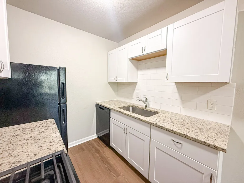 Apartment For Rent in Dallas County , 808 Blaylock Drive 201, Dallas, Texas 75203, 2 Bedroom, 1 Bathroom, Garage spaces, 750 Sqft, built in 1960, mls#21371991, Real Estate Agent in Dallas, Homes For Rent in Dallas county, Homes For Rent in Dallas, Realtor in Dallas Texas, Real Estate Brokerage Independent Realty Texas, Luminita Cordes Realtor