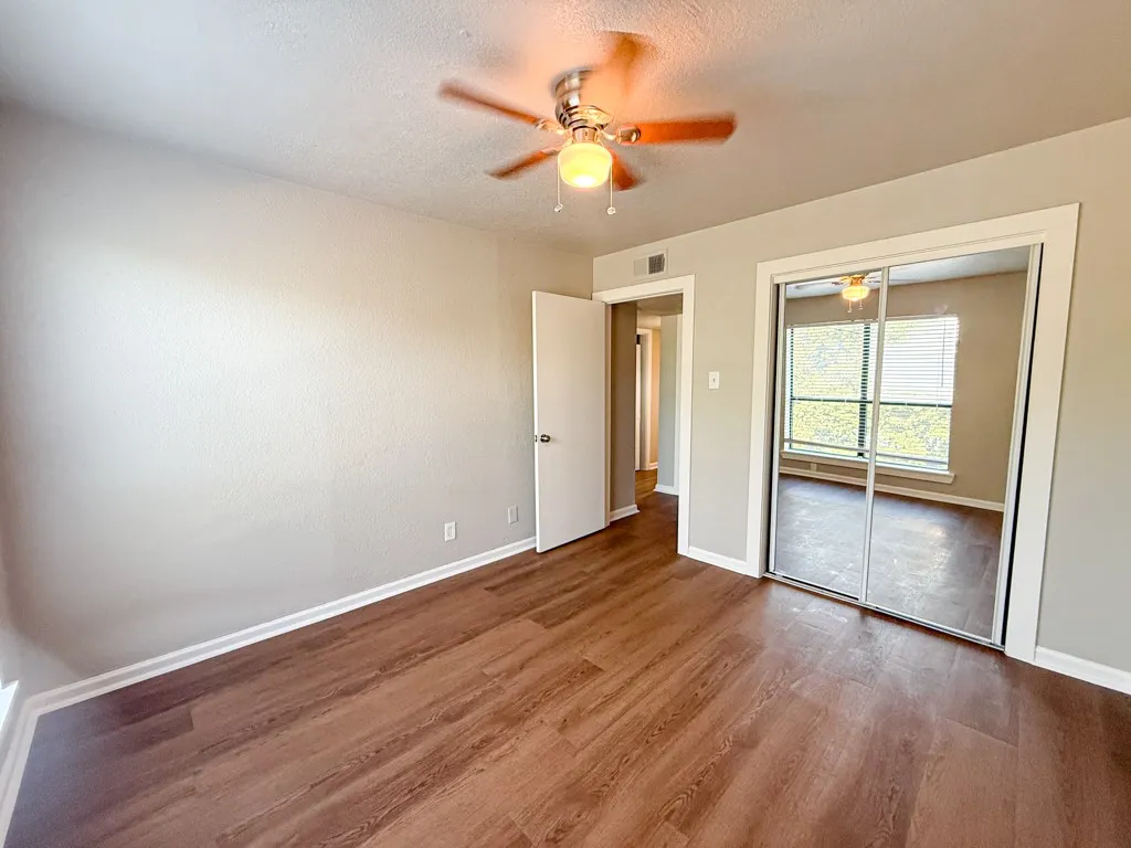Apartment For Rent in Dallas County , 808 Blaylock Drive 201, Dallas, Texas 75203, 2 Bedroom, 1 Bathroom, Garage spaces, 750 Sqft, built in 1960, mls#21371991, Real Estate Agent in Dallas, Homes For Rent in Dallas county, Homes For Rent in Dallas, Realtor in Dallas Texas, Real Estate Brokerage Independent Realty Texas, Luminita Cordes Realtor