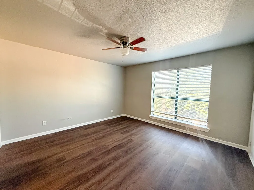Apartment For Rent in Dallas County , 808 Blaylock Drive 201, Dallas, Texas 75203, 2 Bedroom, 1 Bathroom, Garage spaces, 750 Sqft, built in 1960, mls#21371991, Real Estate Agent in Dallas, Homes For Rent in Dallas county, Homes For Rent in Dallas, Realtor in Dallas Texas, Real Estate Brokerage Independent Realty Texas, Luminita Cordes Realtor