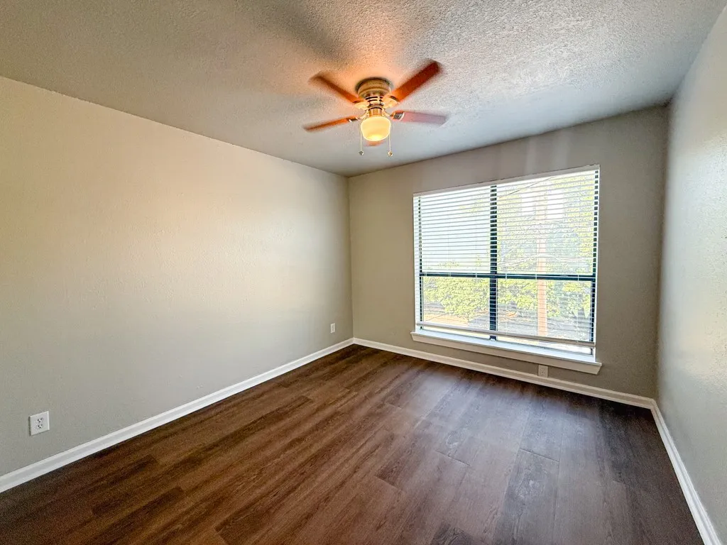 Apartment For Rent in Dallas County , 808 Blaylock Drive 201, Dallas, Texas 75203, 2 Bedroom, 1 Bathroom, Garage spaces, 750 Sqft, built in 1960, mls#21371991, Real Estate Agent in Dallas, Homes For Rent in Dallas county, Homes For Rent in Dallas, Realtor in Dallas Texas, Real Estate Brokerage Independent Realty Texas, Luminita Cordes Realtor