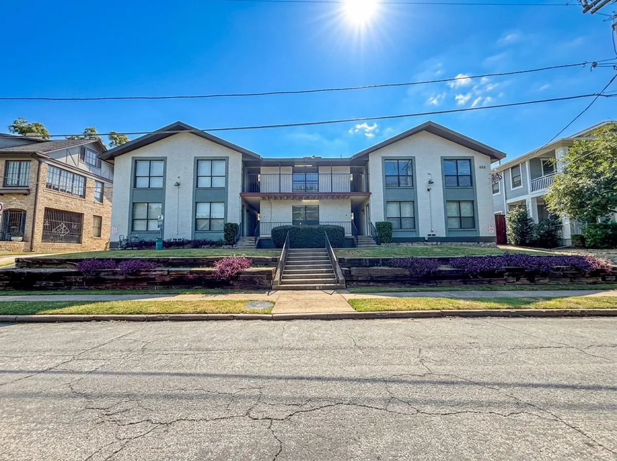 Apartment For Rent in Dallas County , 808 Blaylock Drive 201, Dallas, Texas 75203, 2 Bedroom, 1 Bathroom, Garage spaces, 750 Sqft, built in 1960, mls#21371991, Real Estate Agent in Dallas, Homes For Rent in Dallas county, Homes For Rent in Dallas, Realtor in Dallas Texas, Real Estate Brokerage Independent Realty Texas, Luminita Cordes Realtor