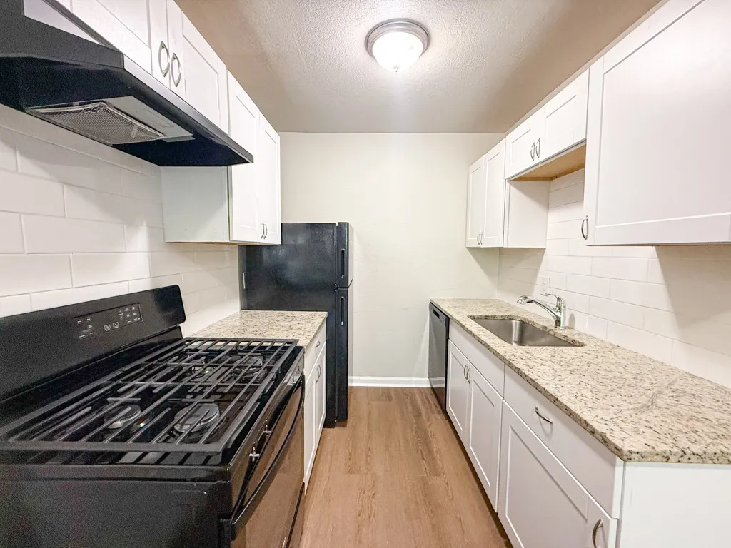 Apartment For Rent in Dallas County , 808 Blaylock Drive 201, Dallas, Texas 75203, 2 Bedroom, 1 Bathroom, Garage spaces, 750 Sqft, built in 1960, mls#21371991, Real Estate Agent in Dallas, Homes For Rent in Dallas county, Homes For Rent in Dallas, Realtor in Dallas Texas, Real Estate Brokerage Independent Realty Texas, Luminita Cordes Realtor