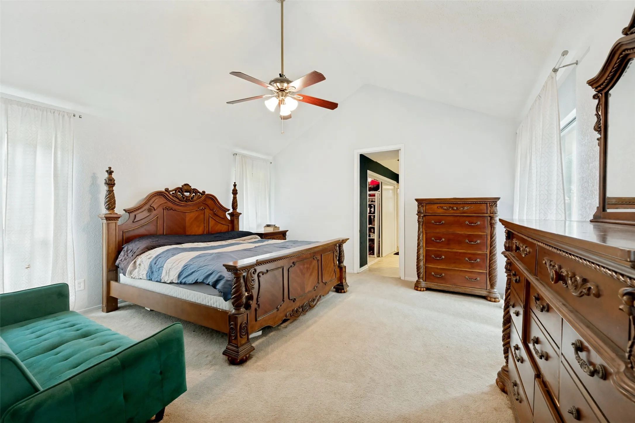 Single Family Residence For Sale in Tarrant County , 2512 Winding Hollow Lane, Arlington, Texas 76006, 3 Bedroom, 3 Bathroom, 2 Garage spaces, 2,504 Sqft, built in 1981, mls#21371984, Real Estate Agent in Arlington, Homes For Sale in Tarrant county, Homes For Sale in Arlington, Realtor in Arlington Texas, Real Estate Brokerage Independent Realty Texas, Luminita Cordes Realtor