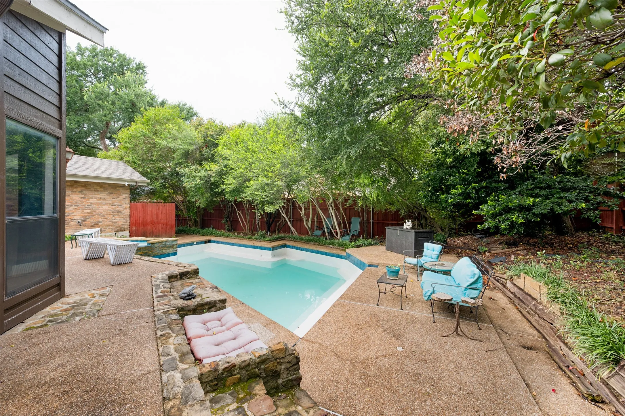 Single Family Residence For Sale in Tarrant County , 2512 Winding Hollow Lane, Arlington, Texas 76006, 3 Bedroom, 3 Bathroom, 2 Garage spaces, 2,504 Sqft, built in 1981, mls#21371984, Real Estate Agent in Arlington, Homes For Sale in Tarrant county, Homes For Sale in Arlington, Realtor in Arlington Texas, Real Estate Brokerage Independent Realty Texas, Luminita Cordes Realtor