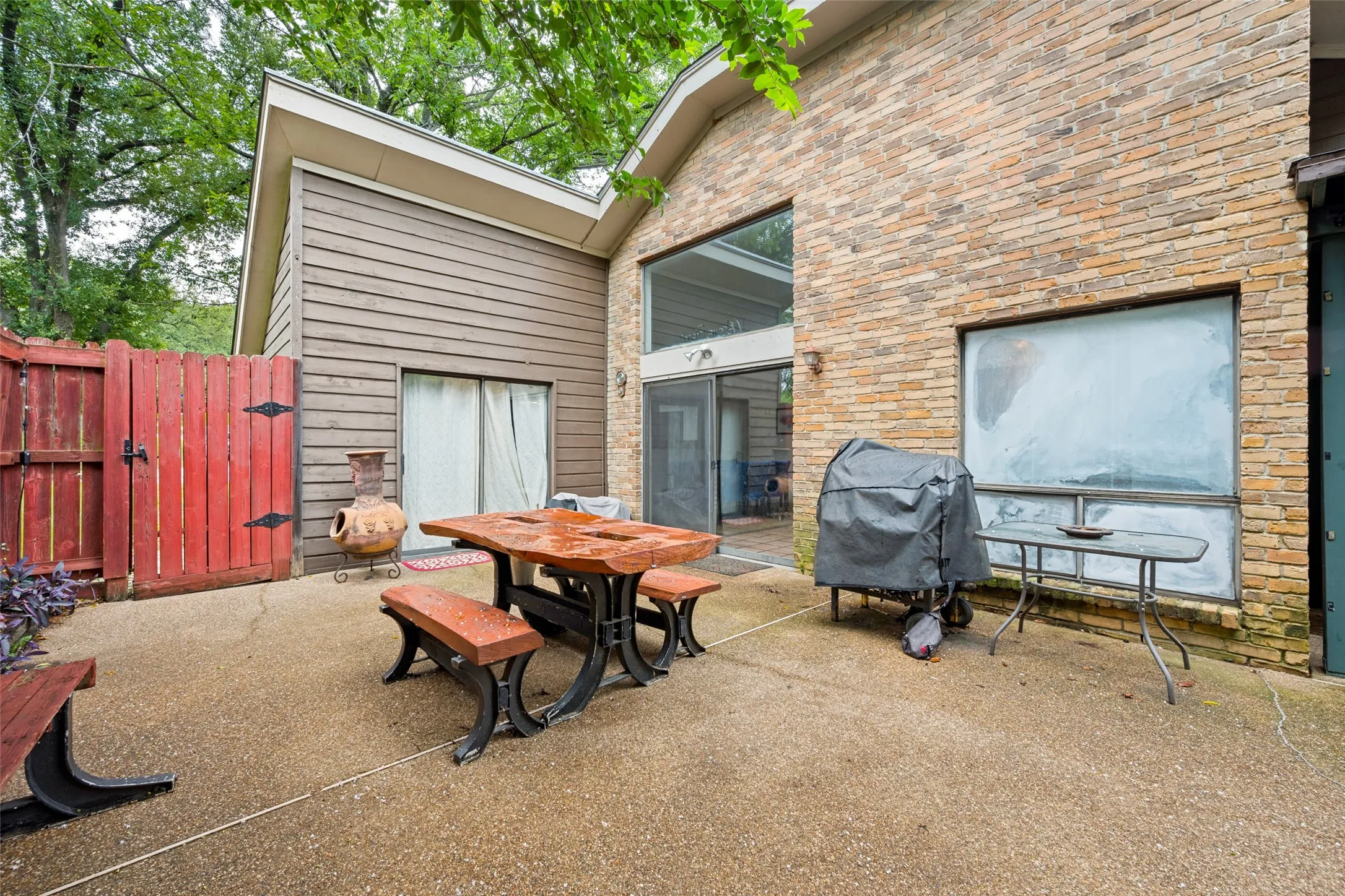 Single Family Residence For Sale in Tarrant County , 2512 Winding Hollow Lane, Arlington, Texas 76006, 3 Bedroom, 3 Bathroom, 2 Garage spaces, 2,504 Sqft, built in 1981, mls#21371984, Real Estate Agent in Arlington, Homes For Sale in Tarrant county, Homes For Sale in Arlington, Realtor in Arlington Texas, Real Estate Brokerage Independent Realty Texas, Luminita Cordes Realtor