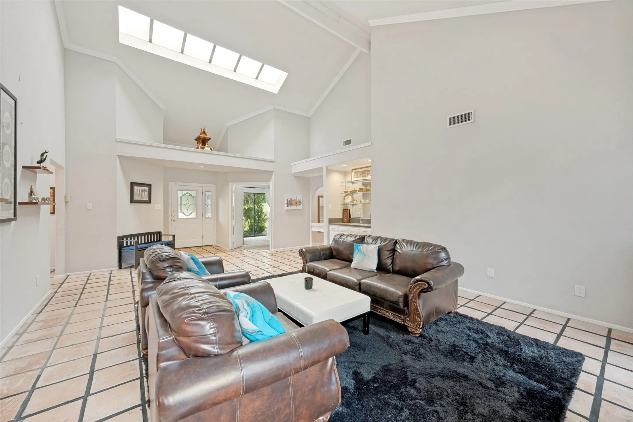 Single Family Residence For Sale in Tarrant County , 2512 Winding Hollow Lane, Arlington, Texas 76006, 3 Bedroom, 3 Bathroom, 2 Garage spaces, 2,504 Sqft, built in 1981, mls#21371984, Real Estate Agent in Arlington, Homes For Sale in Tarrant county, Homes For Sale in Arlington, Realtor in Arlington Texas, Real Estate Brokerage Independent Realty Texas, Luminita Cordes Realtor