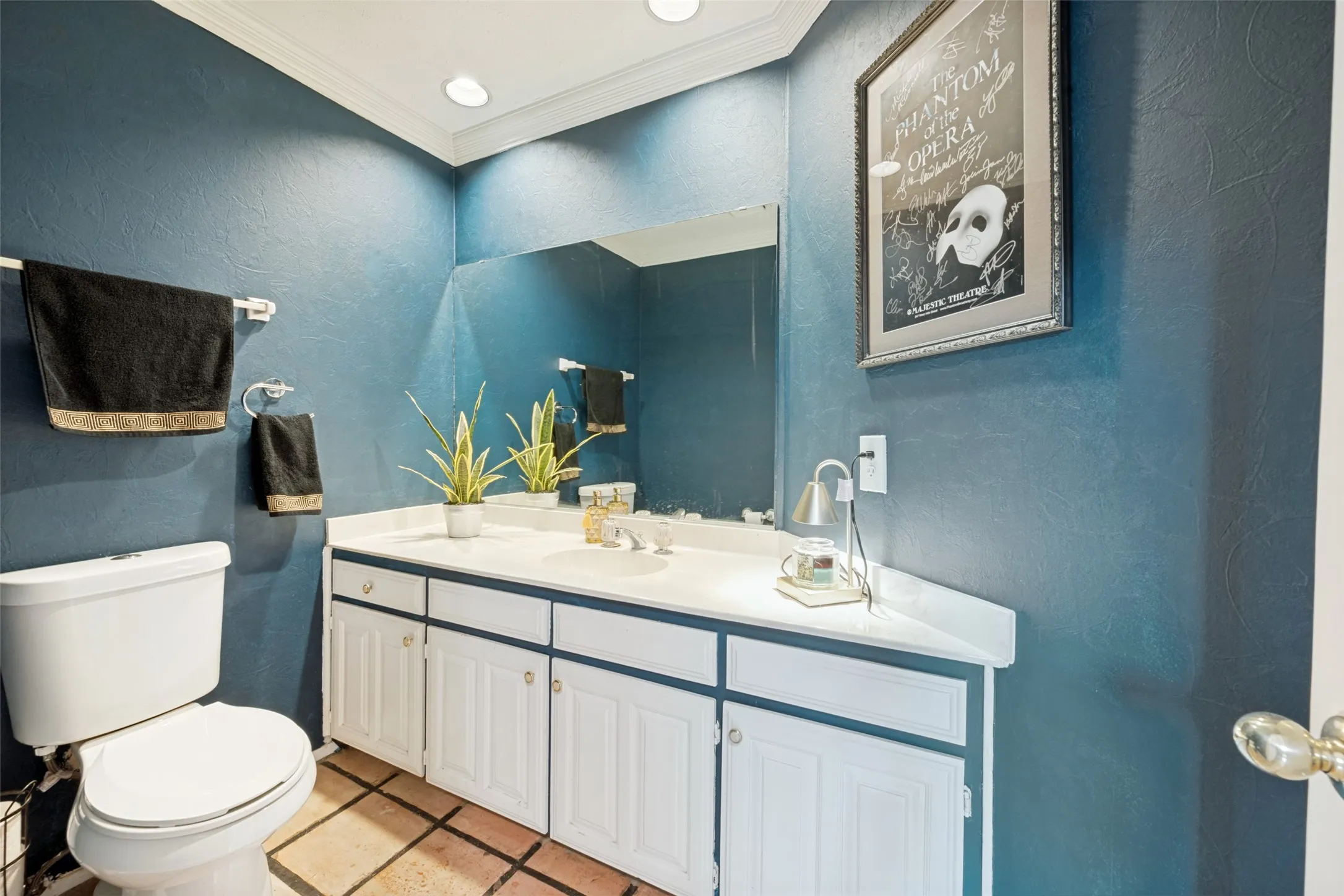 Single Family Residence For Sale in Tarrant County , 2512 Winding Hollow Lane, Arlington, Texas 76006, 3 Bedroom, 3 Bathroom, 2 Garage spaces, 2,504 Sqft, built in 1981, mls#21371984, Real Estate Agent in Arlington, Homes For Sale in Tarrant county, Homes For Sale in Arlington, Realtor in Arlington Texas, Real Estate Brokerage Independent Realty Texas, Luminita Cordes Realtor