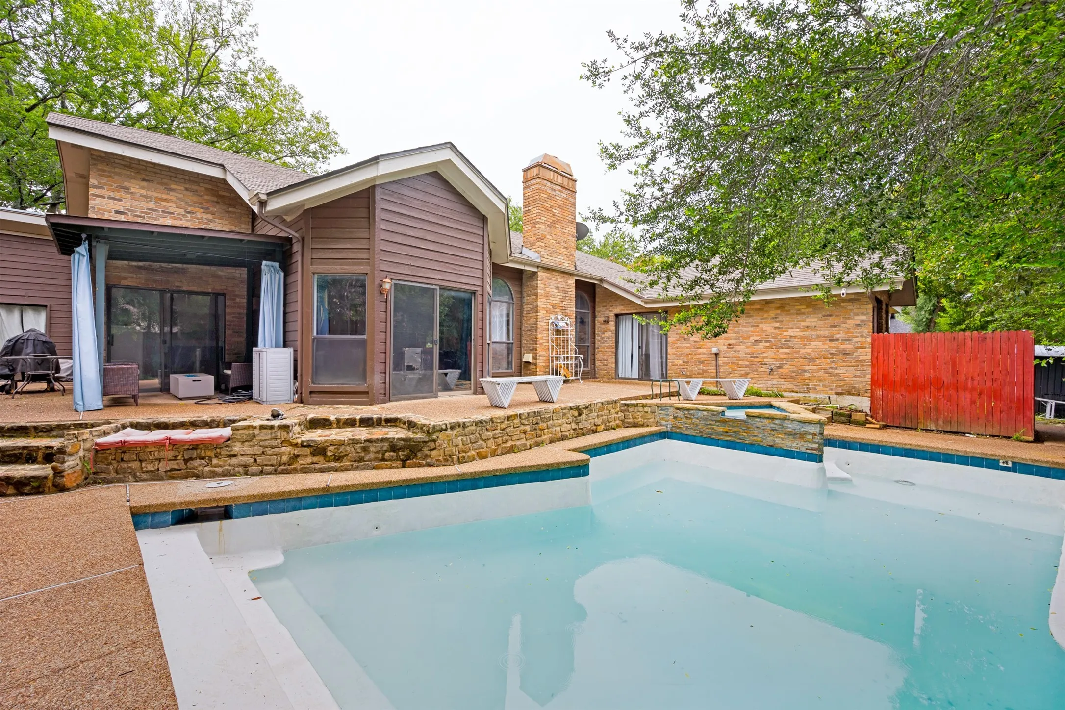 Single Family Residence For Sale in Tarrant County , 2512 Winding Hollow Lane, Arlington, Texas 76006, 3 Bedroom, 3 Bathroom, 2 Garage spaces, 2,504 Sqft, built in 1981, mls#21371984, Real Estate Agent in Arlington, Homes For Sale in Tarrant county, Homes For Sale in Arlington, Realtor in Arlington Texas, Real Estate Brokerage Independent Realty Texas, Luminita Cordes Realtor