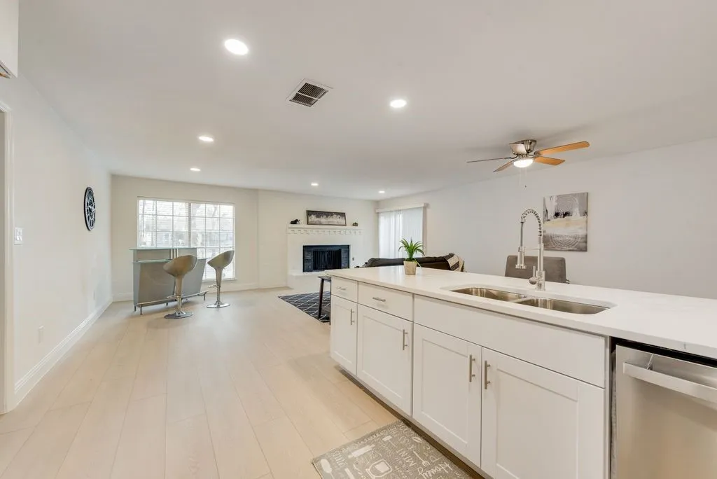 Single Family Residence For Sale in Tarrant County , 5645 Comer Drive, Fort Worth, Texas 76134, 3 Bedroom, 2 Bathroom, 2 Garage spaces, 2,025 Sqft, built in 1967, mls#21371994, Real Estate Agent in Fort Worth, Homes For Sale in Tarrant county, Homes For Sale in Fort Worth, Realtor in Fort Worth Texas, Real Estate Brokerage Independent Realty Texas, Luminita Cordes Realtor