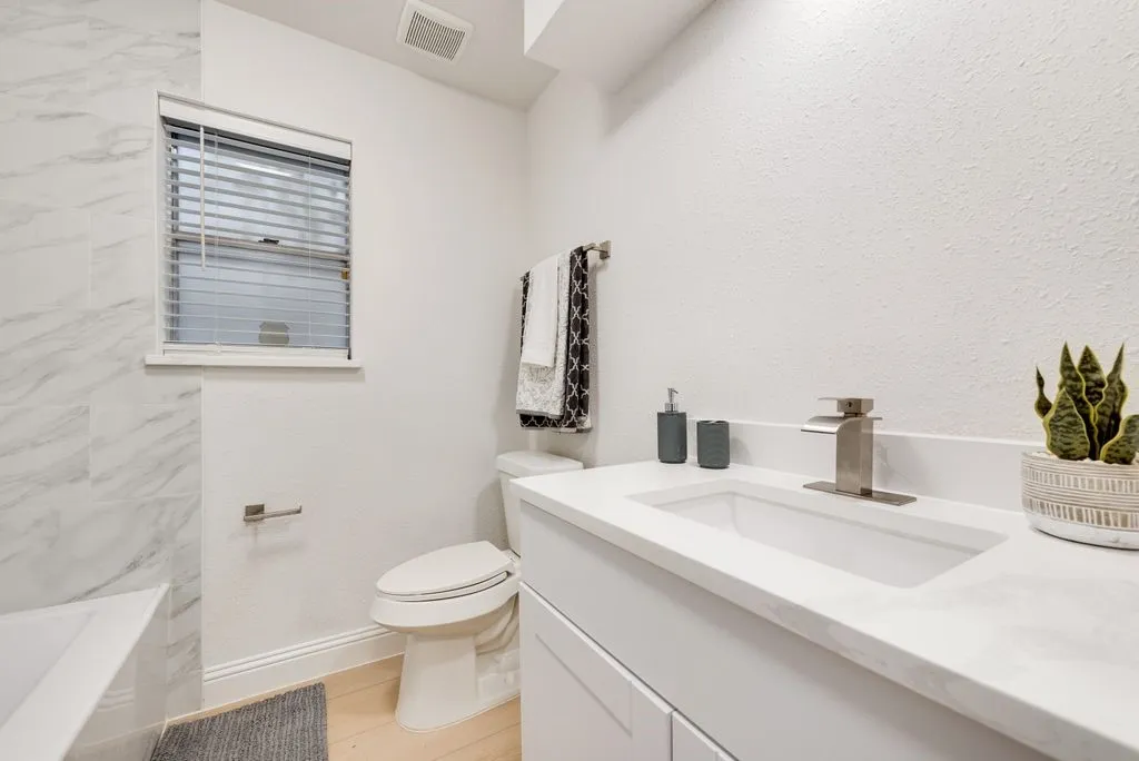 Single Family Residence For Sale in Tarrant County , 5645 Comer Drive, Fort Worth, Texas 76134, 3 Bedroom, 2 Bathroom, 2 Garage spaces, 2,025 Sqft, built in 1967, mls#21371994, Real Estate Agent in Fort Worth, Homes For Sale in Tarrant county, Homes For Sale in Fort Worth, Realtor in Fort Worth Texas, Real Estate Brokerage Independent Realty Texas, Luminita Cordes Realtor
