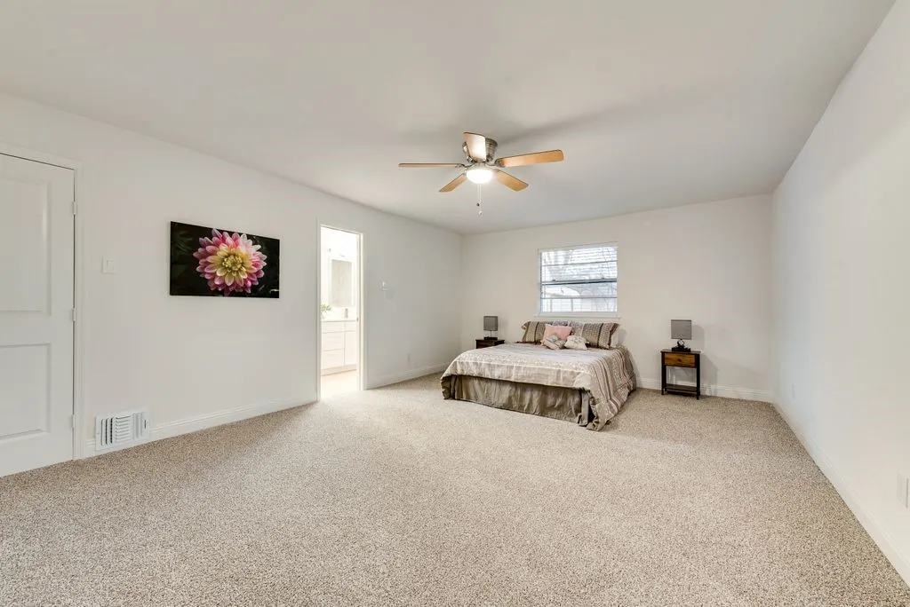 Single Family Residence For Sale in Tarrant County , 5645 Comer Drive, Fort Worth, Texas 76134, 3 Bedroom, 2 Bathroom, 2 Garage spaces, 2,025 Sqft, built in 1967, mls#21371994, Real Estate Agent in Fort Worth, Homes For Sale in Tarrant county, Homes For Sale in Fort Worth, Realtor in Fort Worth Texas, Real Estate Brokerage Independent Realty Texas, Luminita Cordes Realtor