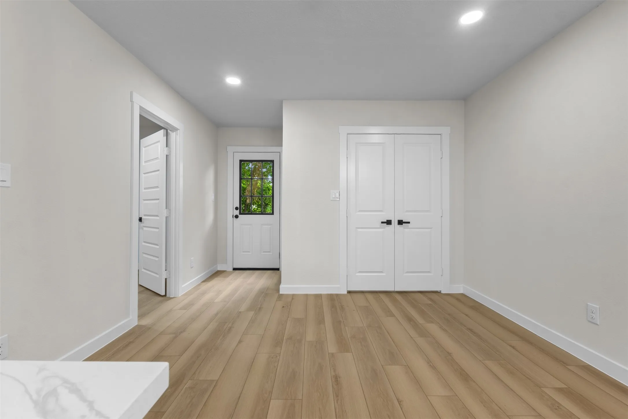 Single Family Residence For Rent in Dallas County , 3216 Sharon Street, Dallas, Texas 75211, 3 Bedroom, 2 Bathroom, Garage spaces, 1,300 Sqft, built in 1943, mls#21372002, Real Estate Agent in Dallas, Homes For Rent in Dallas county, Homes For Rent in Dallas, Realtor in Dallas Texas, Real Estate Brokerage Independent Realty Texas, Luminita Cordes Realtor