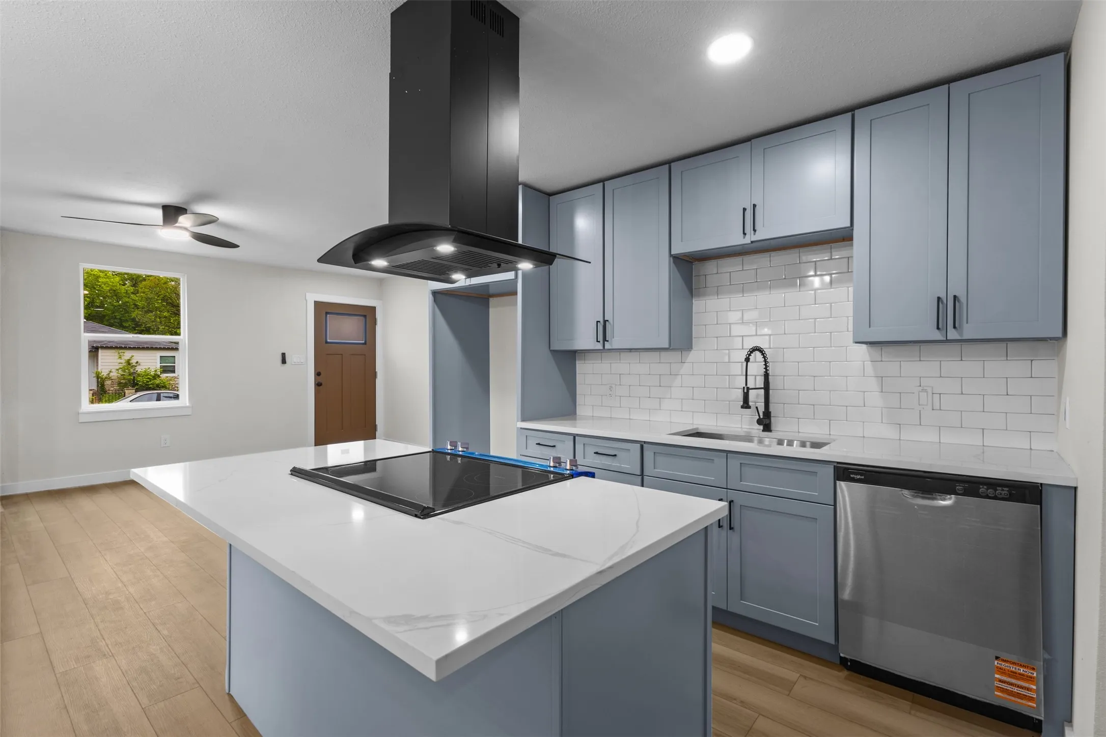 Single Family Residence For Rent in Dallas County , 3216 Sharon Street, Dallas, Texas 75211, 3 Bedroom, 2 Bathroom, Garage spaces, 1,300 Sqft, built in 1943, mls#21372002, Real Estate Agent in Dallas, Homes For Rent in Dallas county, Homes For Rent in Dallas, Realtor in Dallas Texas, Real Estate Brokerage Independent Realty Texas, Luminita Cordes Realtor