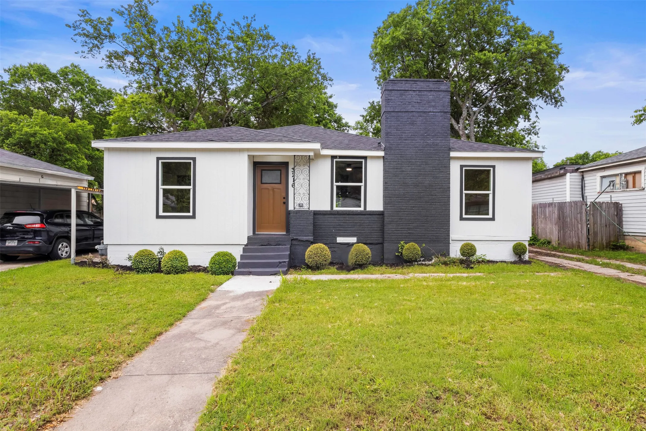Single Family Residence For Rent in Dallas County , 3216 Sharon Street, Dallas, Texas 75211, 3 Bedroom, 2 Bathroom, Garage spaces, 1,300 Sqft, built in 1943, mls#21372002, Real Estate Agent in Dallas, Homes For Rent in Dallas county, Homes For Rent in Dallas, Realtor in Dallas Texas, Real Estate Brokerage Independent Realty Texas, Luminita Cordes Realtor