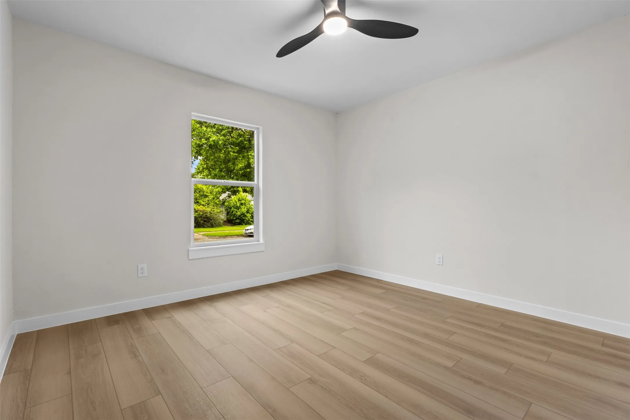 Single Family Residence For Rent in Dallas County , 3216 Sharon Street, Dallas, Texas 75211, 3 Bedroom, 2 Bathroom, Garage spaces, 1,300 Sqft, built in 1943, mls#21372002, Real Estate Agent in Dallas, Homes For Rent in Dallas county, Homes For Rent in Dallas, Realtor in Dallas Texas, Real Estate Brokerage Independent Realty Texas, Luminita Cordes Realtor