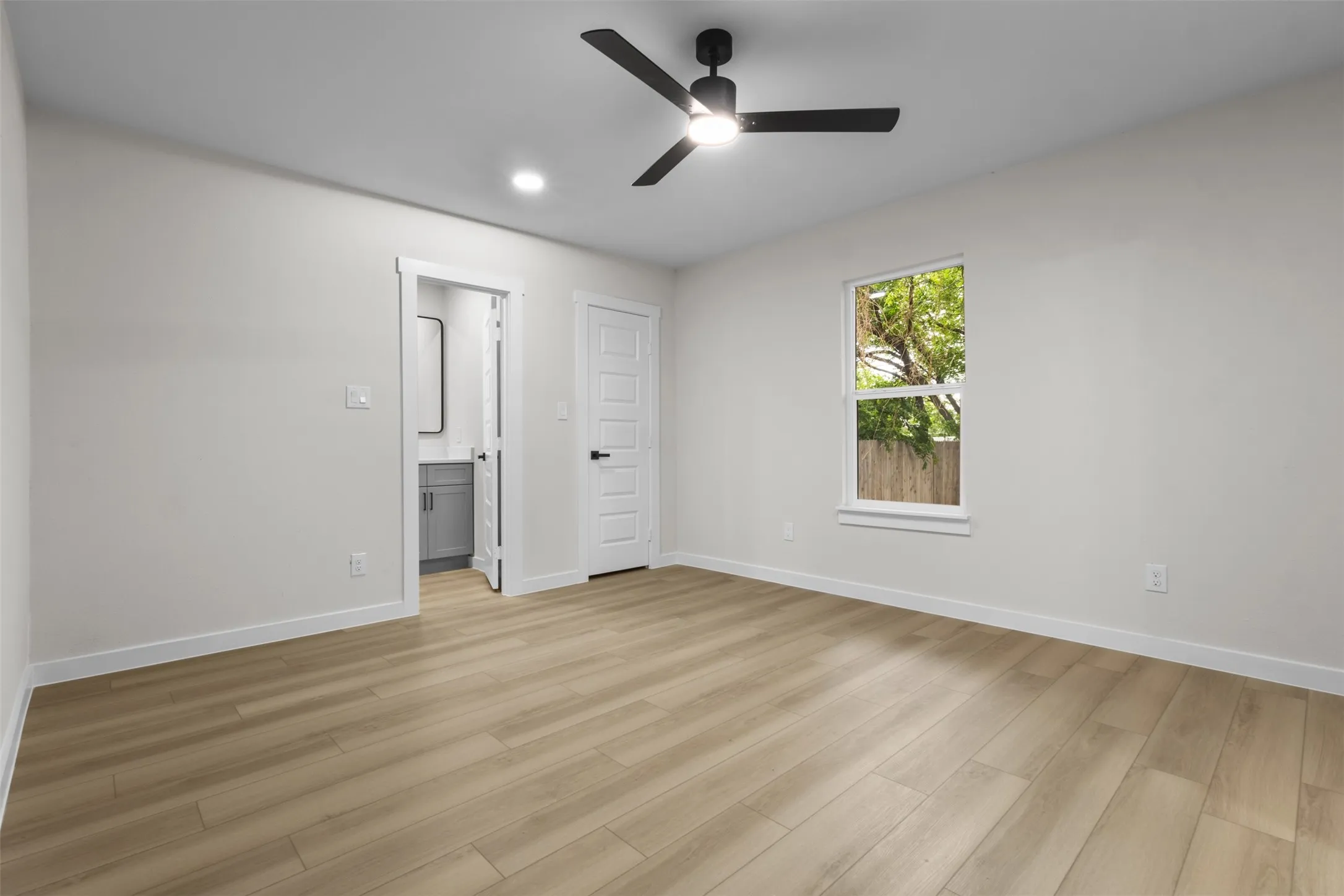 Single Family Residence For Rent in Dallas County , 3216 Sharon Street, Dallas, Texas 75211, 3 Bedroom, 2 Bathroom, Garage spaces, 1,300 Sqft, built in 1943, mls#21372002, Real Estate Agent in Dallas, Homes For Rent in Dallas county, Homes For Rent in Dallas, Realtor in Dallas Texas, Real Estate Brokerage Independent Realty Texas, Luminita Cordes Realtor