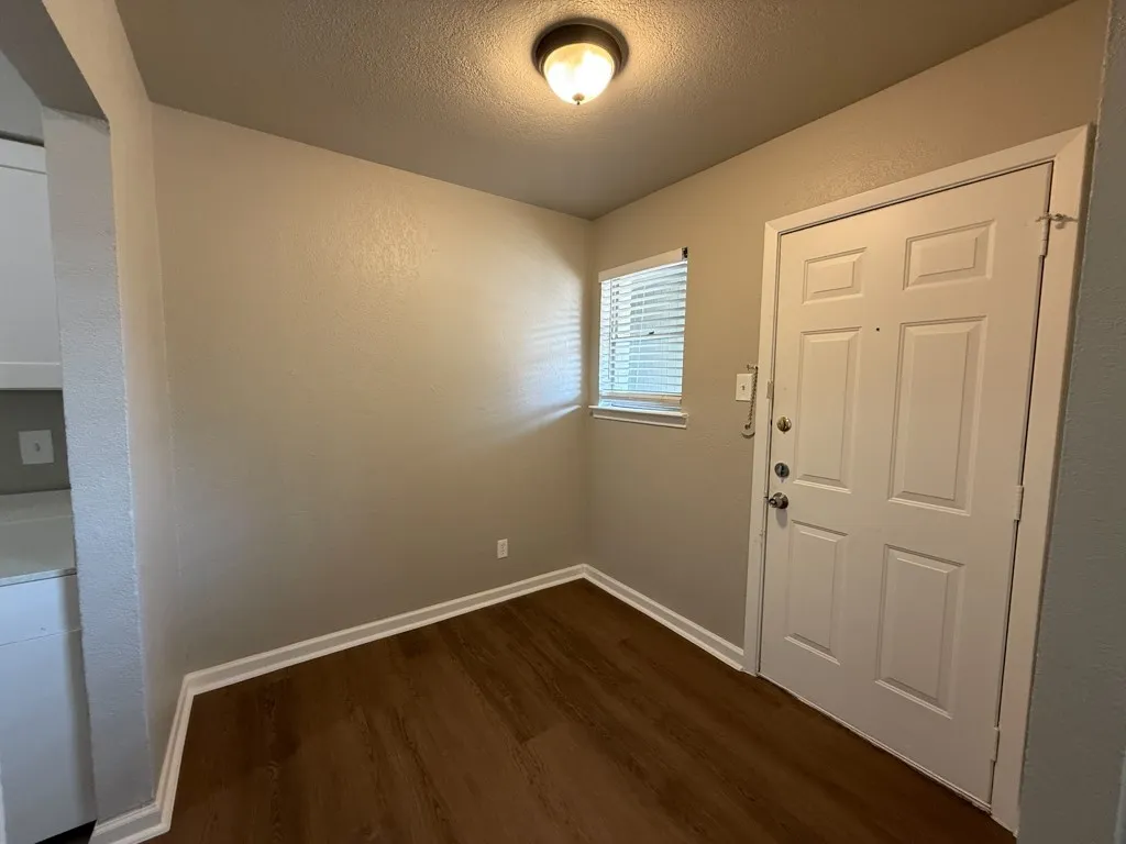 Apartment For Rent in Dallas County , 808 Blaylock Drive 202, Dallas, Texas 75203, 1 Bedroom, 1 Bathroom, Garage spaces, 625 Sqft, built in 1960, mls#21372003, Real Estate Agent in Dallas, Homes For Rent in Dallas county, Homes For Rent in Dallas, Realtor in Dallas Texas, Real Estate Brokerage Independent Realty Texas, Luminita Cordes Realtor