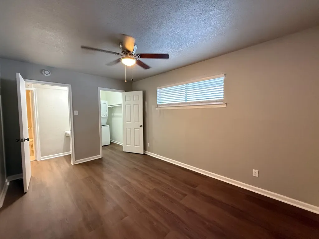 Apartment For Rent in Dallas County , 808 Blaylock Drive 202, Dallas, Texas 75203, 1 Bedroom, 1 Bathroom, Garage spaces, 625 Sqft, built in 1960, mls#21372003, Real Estate Agent in Dallas, Homes For Rent in Dallas county, Homes For Rent in Dallas, Realtor in Dallas Texas, Real Estate Brokerage Independent Realty Texas, Luminita Cordes Realtor