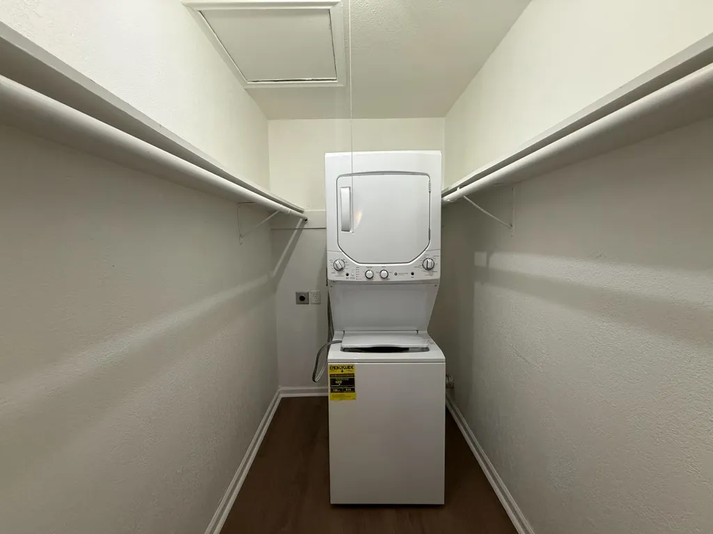 Apartment For Rent in Dallas County , 808 Blaylock Drive 202, Dallas, Texas 75203, 1 Bedroom, 1 Bathroom, Garage spaces, 625 Sqft, built in 1960, mls#21372003, Real Estate Agent in Dallas, Homes For Rent in Dallas county, Homes For Rent in Dallas, Realtor in Dallas Texas, Real Estate Brokerage Independent Realty Texas, Luminita Cordes Realtor