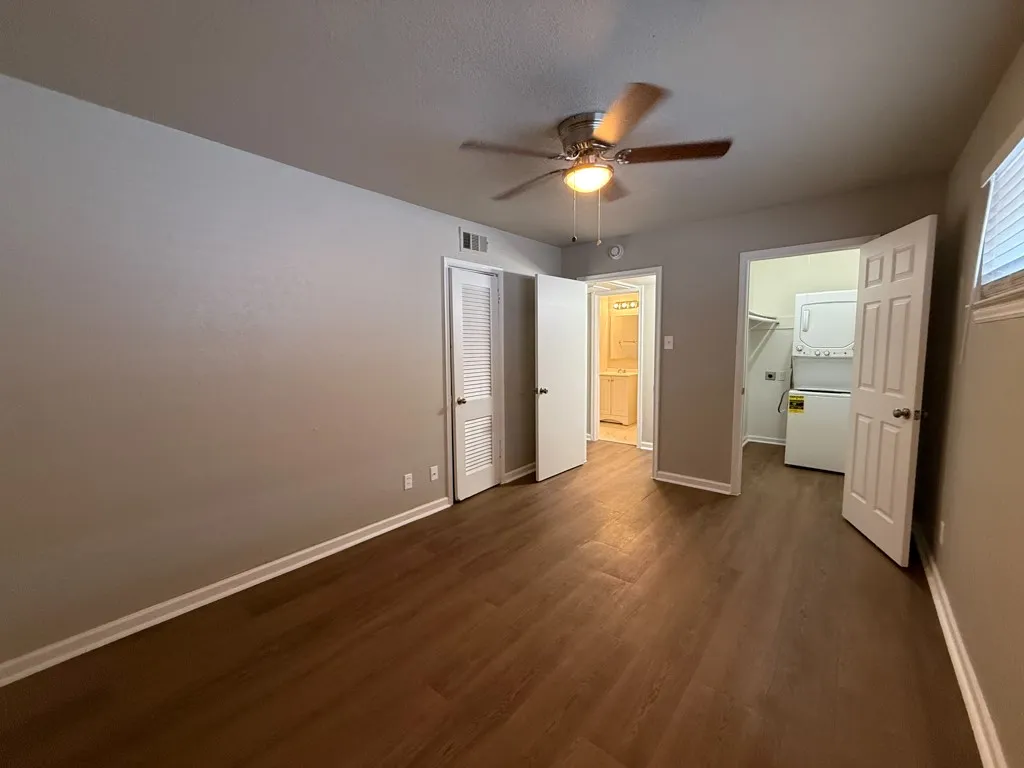 Apartment For Rent in Dallas County , 808 Blaylock Drive 202, Dallas, Texas 75203, 1 Bedroom, 1 Bathroom, Garage spaces, 625 Sqft, built in 1960, mls#21372003, Real Estate Agent in Dallas, Homes For Rent in Dallas county, Homes For Rent in Dallas, Realtor in Dallas Texas, Real Estate Brokerage Independent Realty Texas, Luminita Cordes Realtor