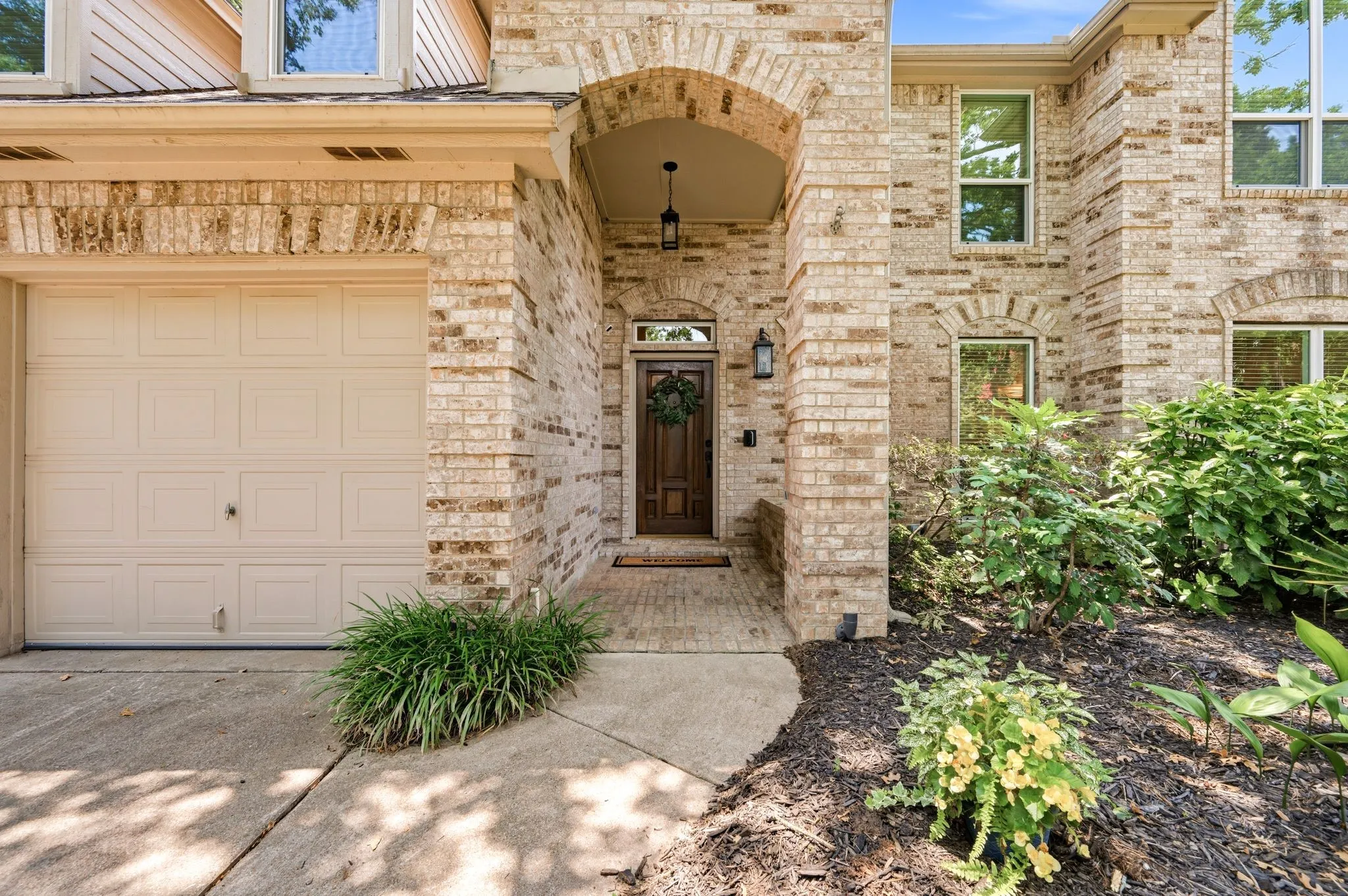 Single Family Residence For Sale in Tarrant County , 3906 Brookfield Drive, Arlington, Texas 76001, 4 Bedroom, 4 Bathroom, 3 Garage spaces, 3,320 Sqft, built in 1991, mls#21368807, Real Estate Agent in Arlington, Homes For Sale in Tarrant county, Homes For Sale in Arlington, Realtor in Arlington Texas, Real Estate Brokerage Independent Realty Texas, Luminita Cordes Realtor