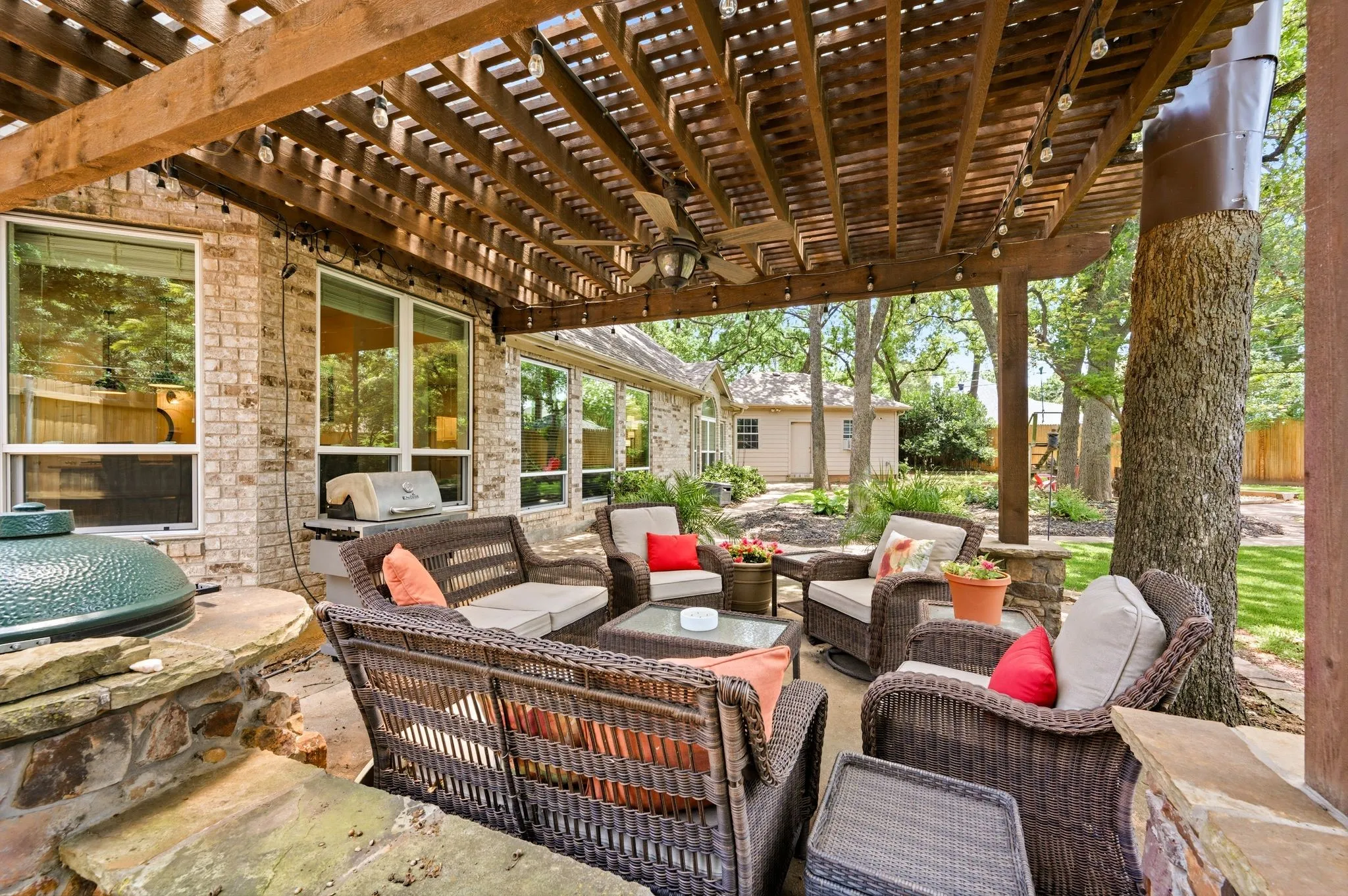 Single Family Residence For Sale in Tarrant County , 3906 Brookfield Drive, Arlington, Texas 76001, 4 Bedroom, 4 Bathroom, 3 Garage spaces, 3,320 Sqft, built in 1991, mls#21368807, Real Estate Agent in Arlington, Homes For Sale in Tarrant county, Homes For Sale in Arlington, Realtor in Arlington Texas, Real Estate Brokerage Independent Realty Texas, Luminita Cordes Realtor