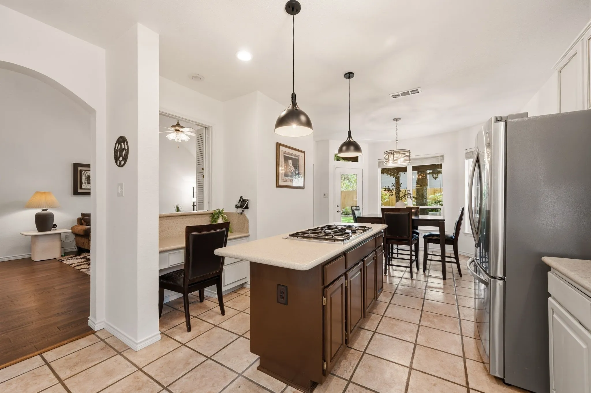 Single Family Residence For Sale in Tarrant County , 3906 Brookfield Drive, Arlington, Texas 76001, 4 Bedroom, 4 Bathroom, 3 Garage spaces, 3,320 Sqft, built in 1991, mls#21368807, Real Estate Agent in Arlington, Homes For Sale in Tarrant county, Homes For Sale in Arlington, Realtor in Arlington Texas, Real Estate Brokerage Independent Realty Texas, Luminita Cordes Realtor