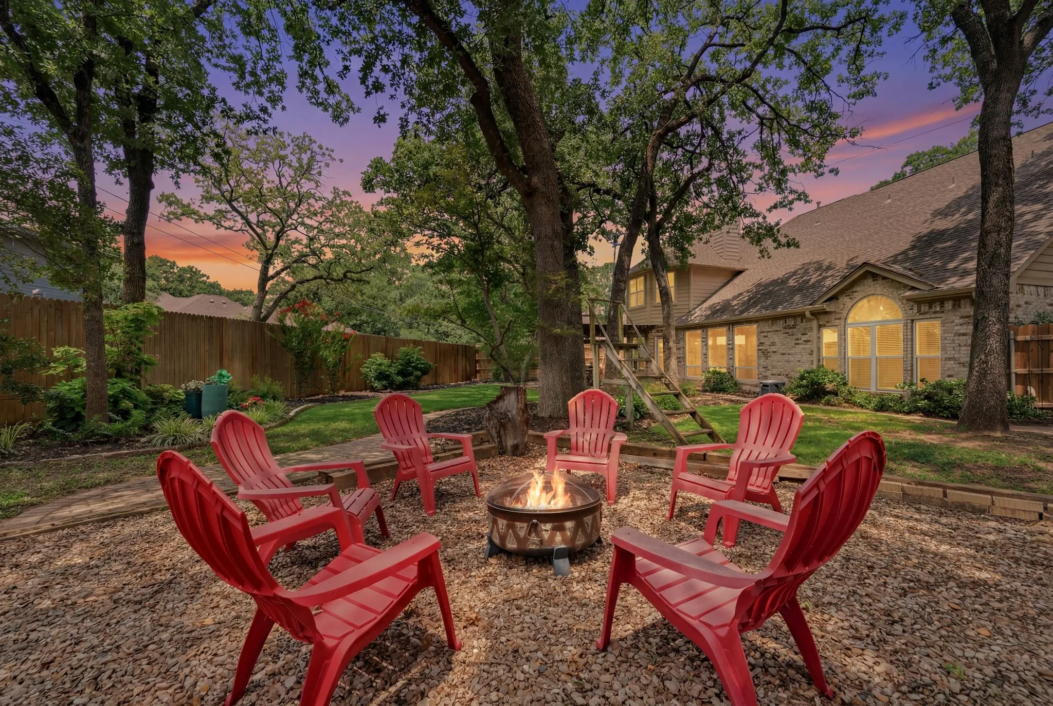 Single Family Residence For Sale in Tarrant County , 3906 Brookfield Drive, Arlington, Texas 76001, 4 Bedroom, 4 Bathroom, 3 Garage spaces, 3,320 Sqft, built in 1991, mls#21368807, Real Estate Agent in Arlington, Homes For Sale in Tarrant county, Homes For Sale in Arlington, Realtor in Arlington Texas, Real Estate Brokerage Independent Realty Texas, Luminita Cordes Realtor