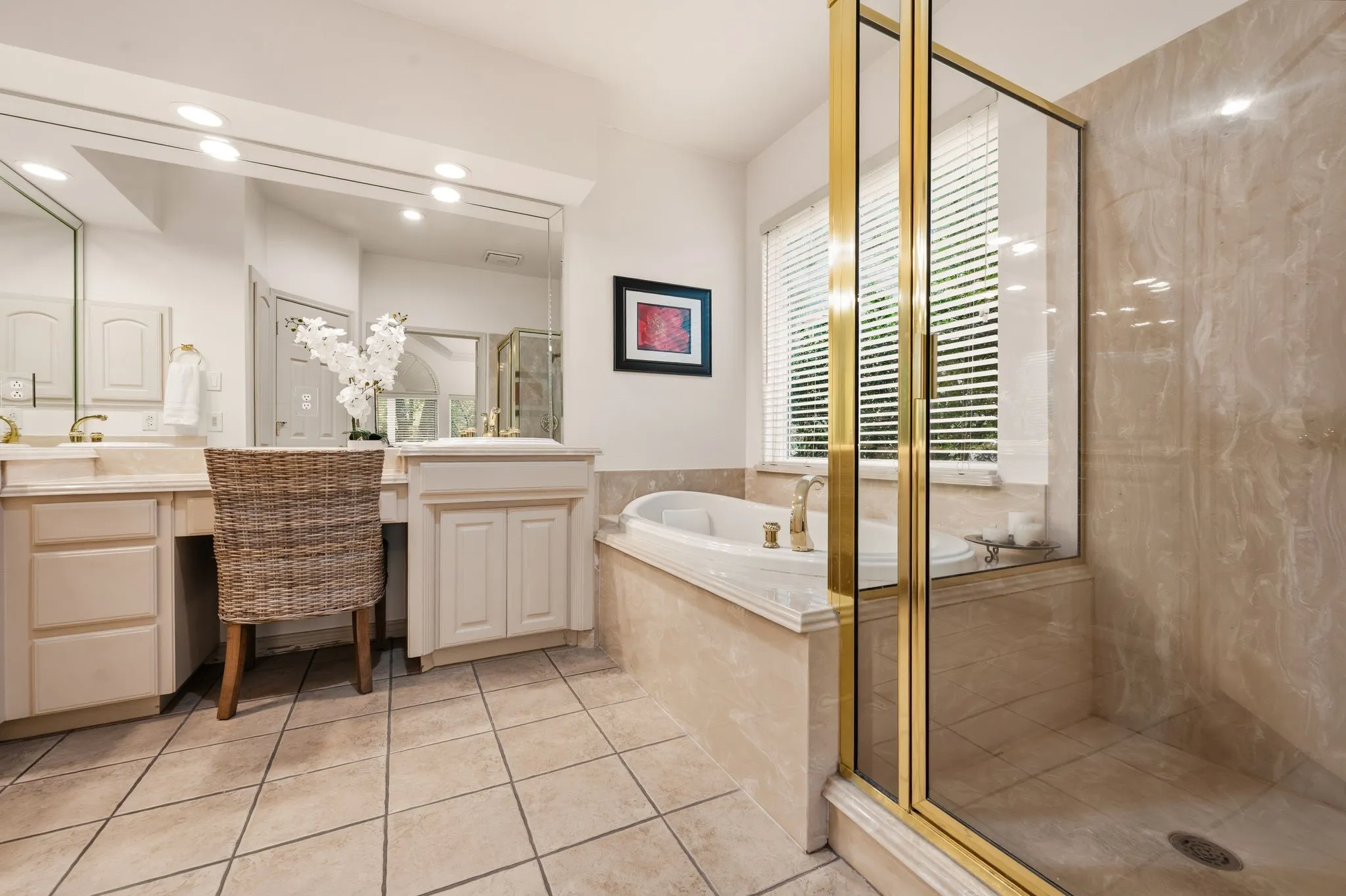 Single Family Residence For Sale in Tarrant County , 3906 Brookfield Drive, Arlington, Texas 76001, 4 Bedroom, 4 Bathroom, 3 Garage spaces, 3,320 Sqft, built in 1991, mls#21368807, Real Estate Agent in Arlington, Homes For Sale in Tarrant county, Homes For Sale in Arlington, Realtor in Arlington Texas, Real Estate Brokerage Independent Realty Texas, Luminita Cordes Realtor