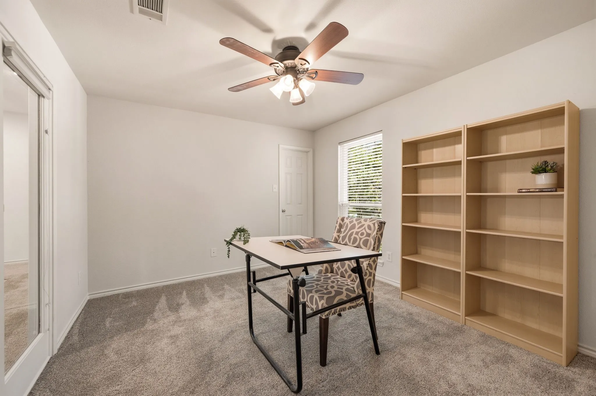 Single Family Residence For Sale in Tarrant County , 3906 Brookfield Drive, Arlington, Texas 76001, 4 Bedroom, 4 Bathroom, 3 Garage spaces, 3,320 Sqft, built in 1991, mls#21368807, Real Estate Agent in Arlington, Homes For Sale in Tarrant county, Homes For Sale in Arlington, Realtor in Arlington Texas, Real Estate Brokerage Independent Realty Texas, Luminita Cordes Realtor